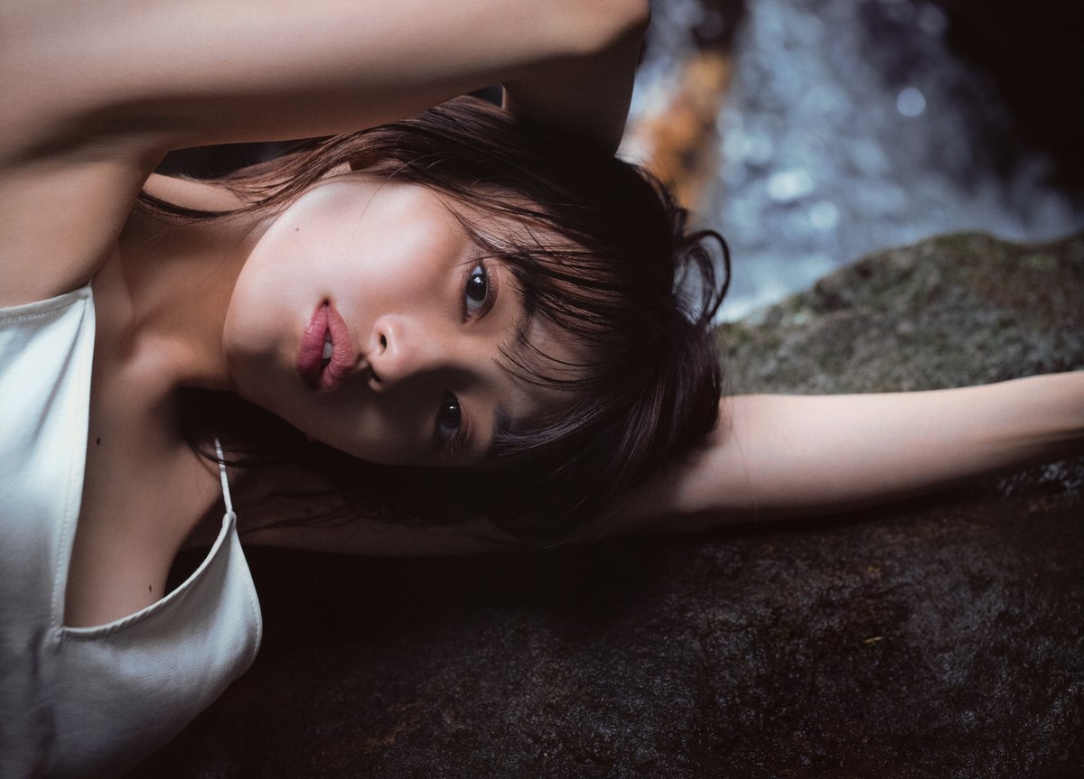 Photobook 2023 07 20 Mion Mukaichi 向井地美音 1st Photobook True Identity Of Heartbreak 0071 5580253783.jpg