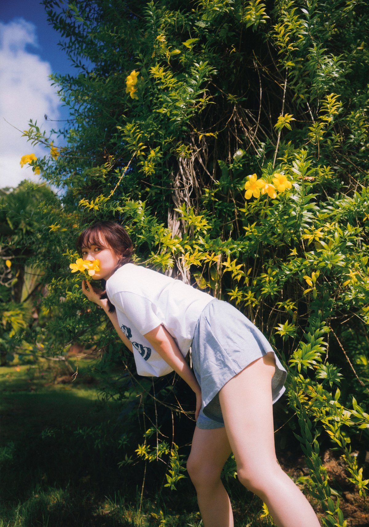 Photobook 2023 08 01 Mayu Tamura 田村真佑 1st Photobook The Moment I Fell In Love A 0055 2744598544.jpg