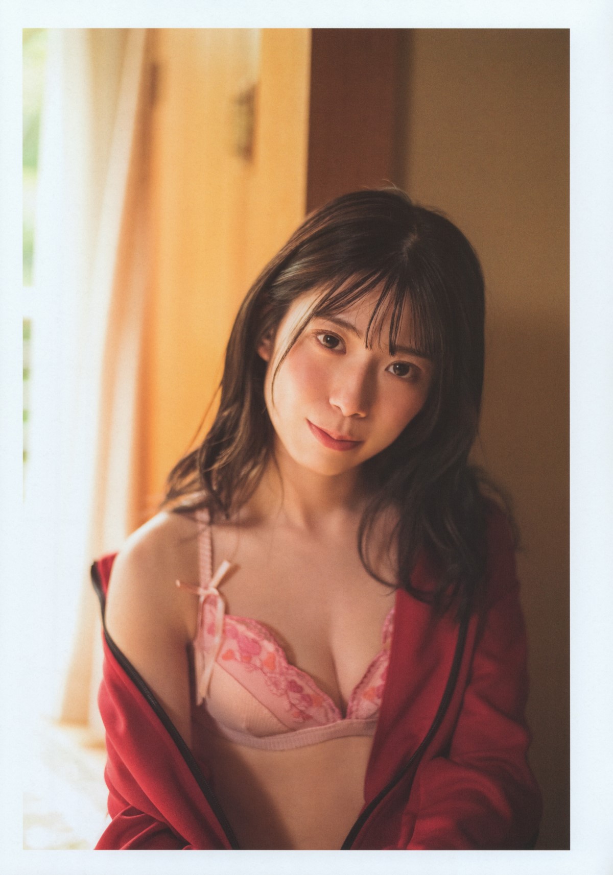 Photobook 日向坂46 東村芽依1st写真集 見つけた A 0056 6824284758.jpg