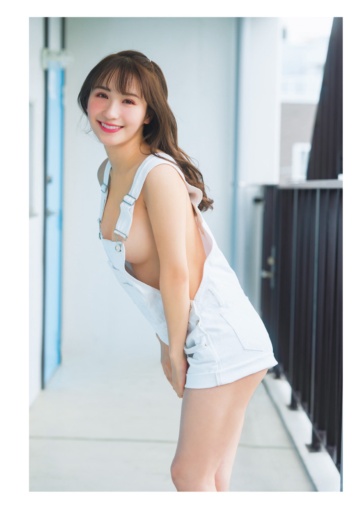 Photobook 2022 09 22 Ema Ito 伊藤愛真 1st Photobook Soleil ソレイユ B 0032 3392246099.jpg