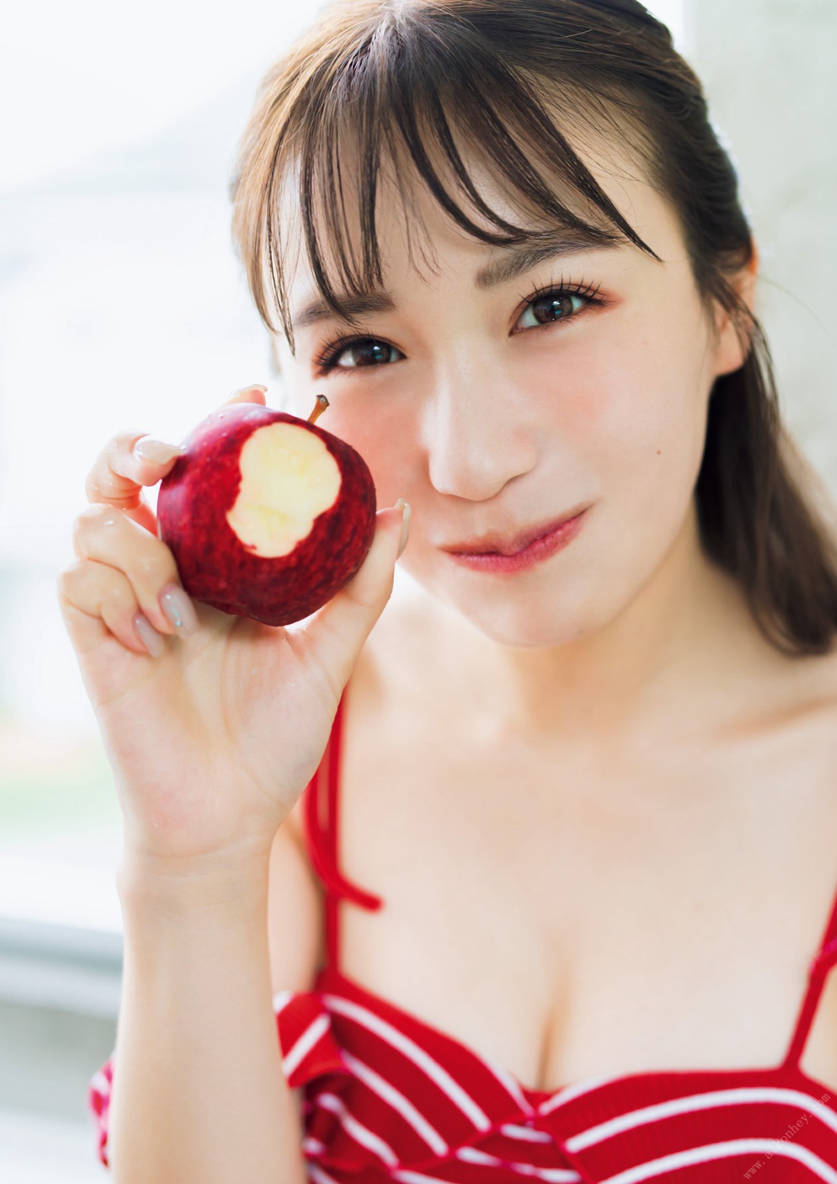 Photobook 2022 09 22 Ema Ito 伊藤愛真 1st Photobook Soleil ソレイユ A 0057 6413498286.jpg