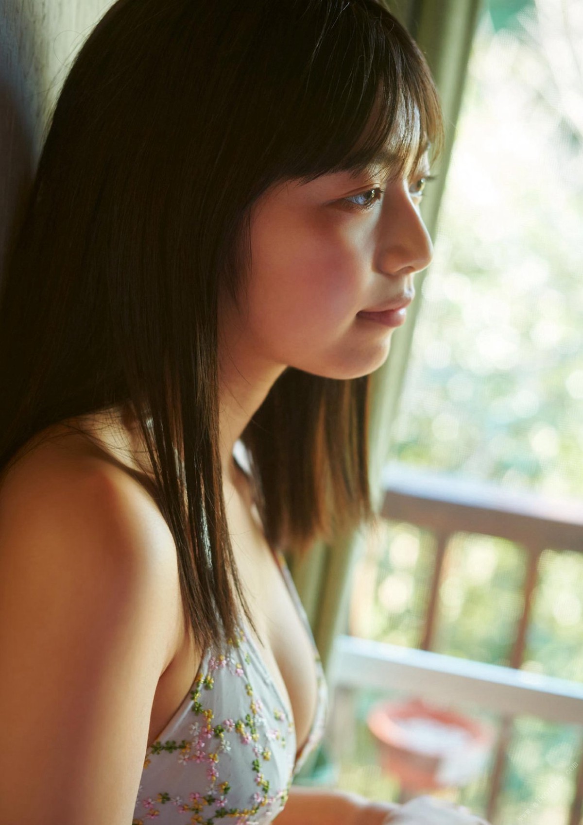 B L T Photobook 2022 09 16 Rio Yoshida 吉田莉桜 Winter Tenderness 冬の花 0008 3105734762.jpg