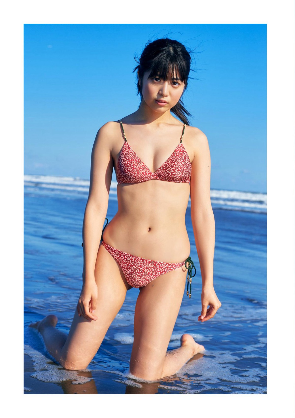 B L T Photobook 2022 09 16 Rio Yoshida 吉田莉桜 Winter Tenderness 冬の花 0030 8425182716.jpg