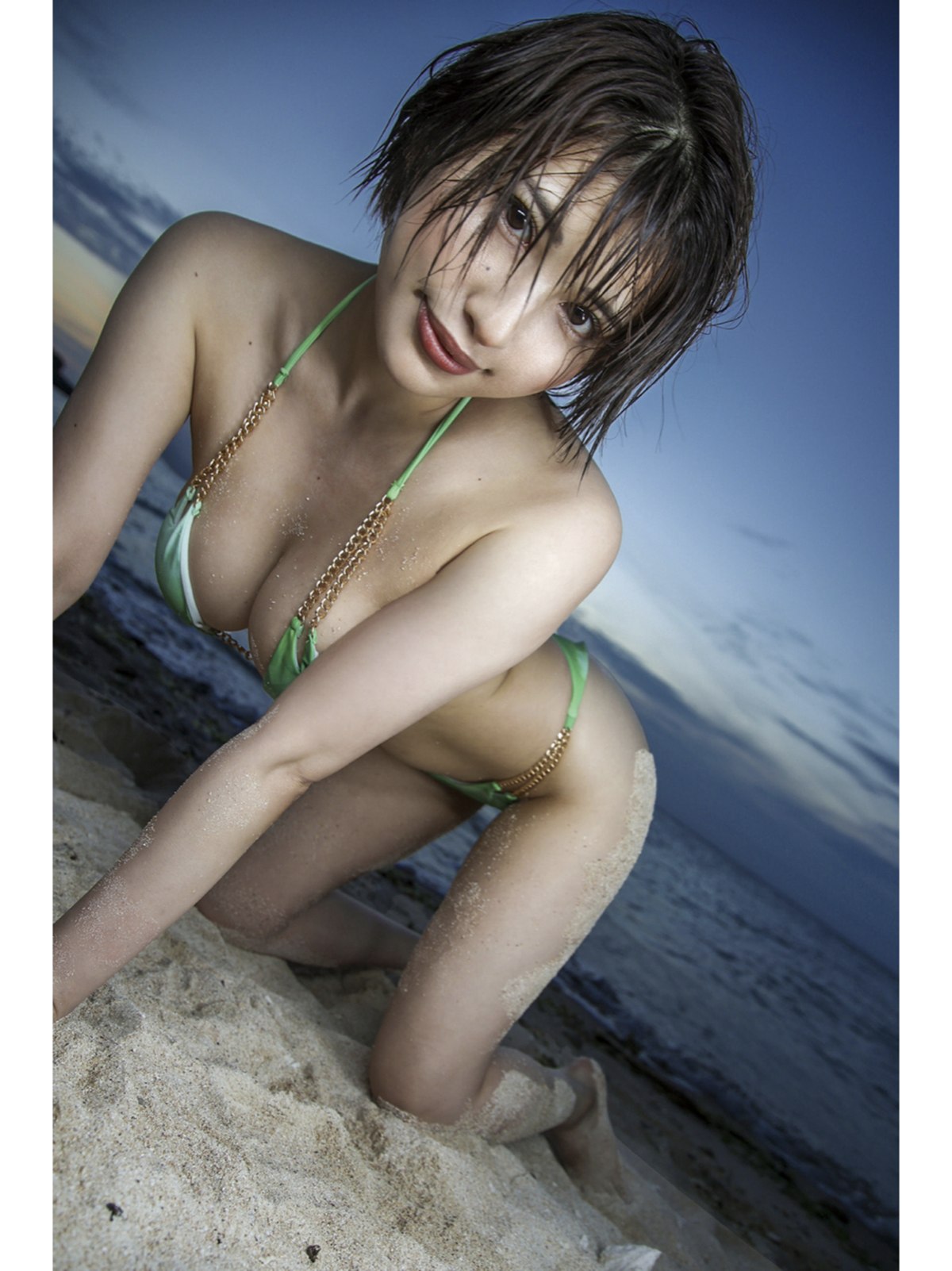 Photobook 2021 08 06 Hazuki Wakamiya 若宮はずき COME ALONG 0024 5762645609.jpg