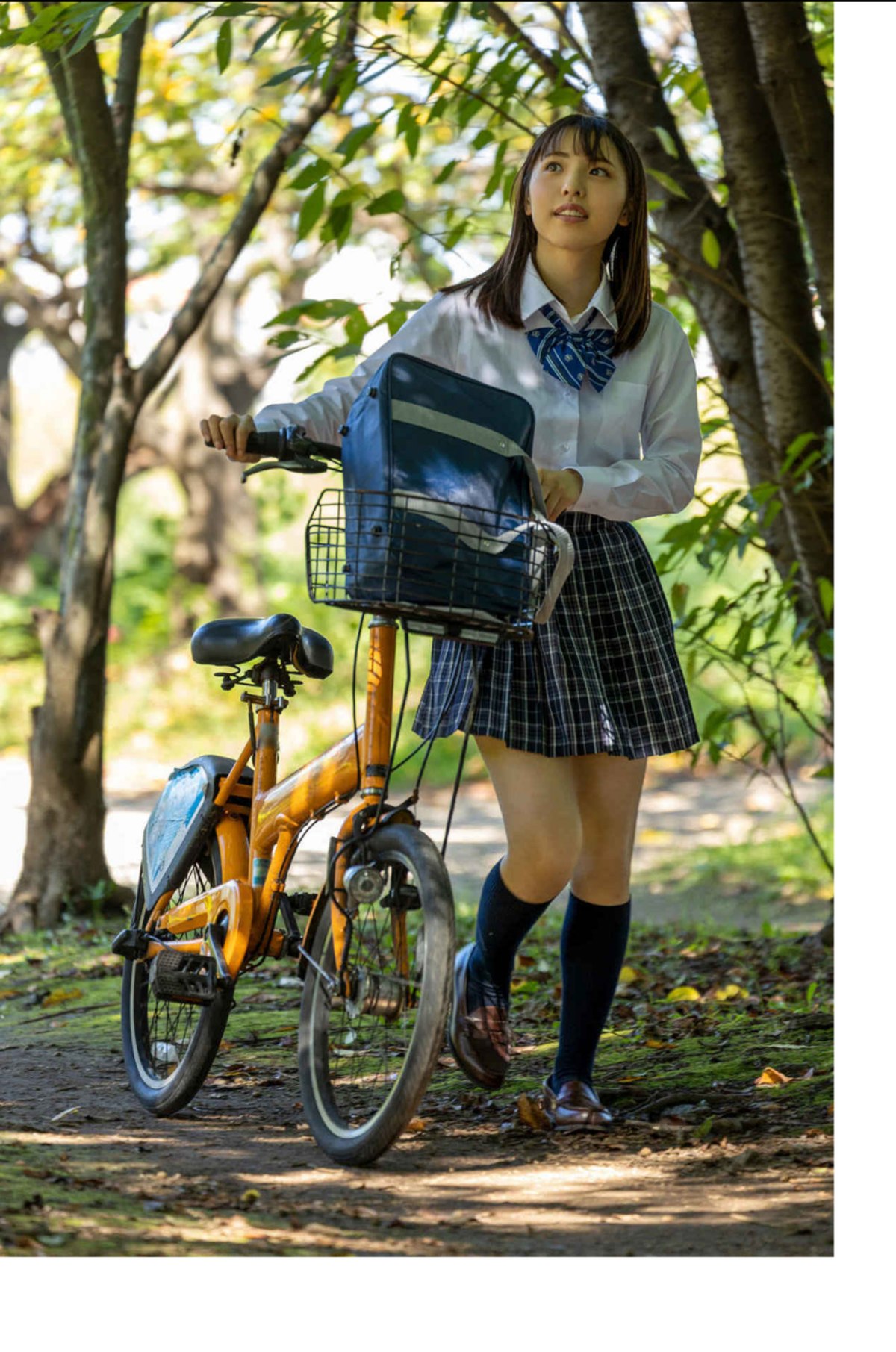 Photobook 2021 11 26 Hana Shirato 白桃はな Gravure Photobook Youth Aoharu 0056 0298914075.jpg