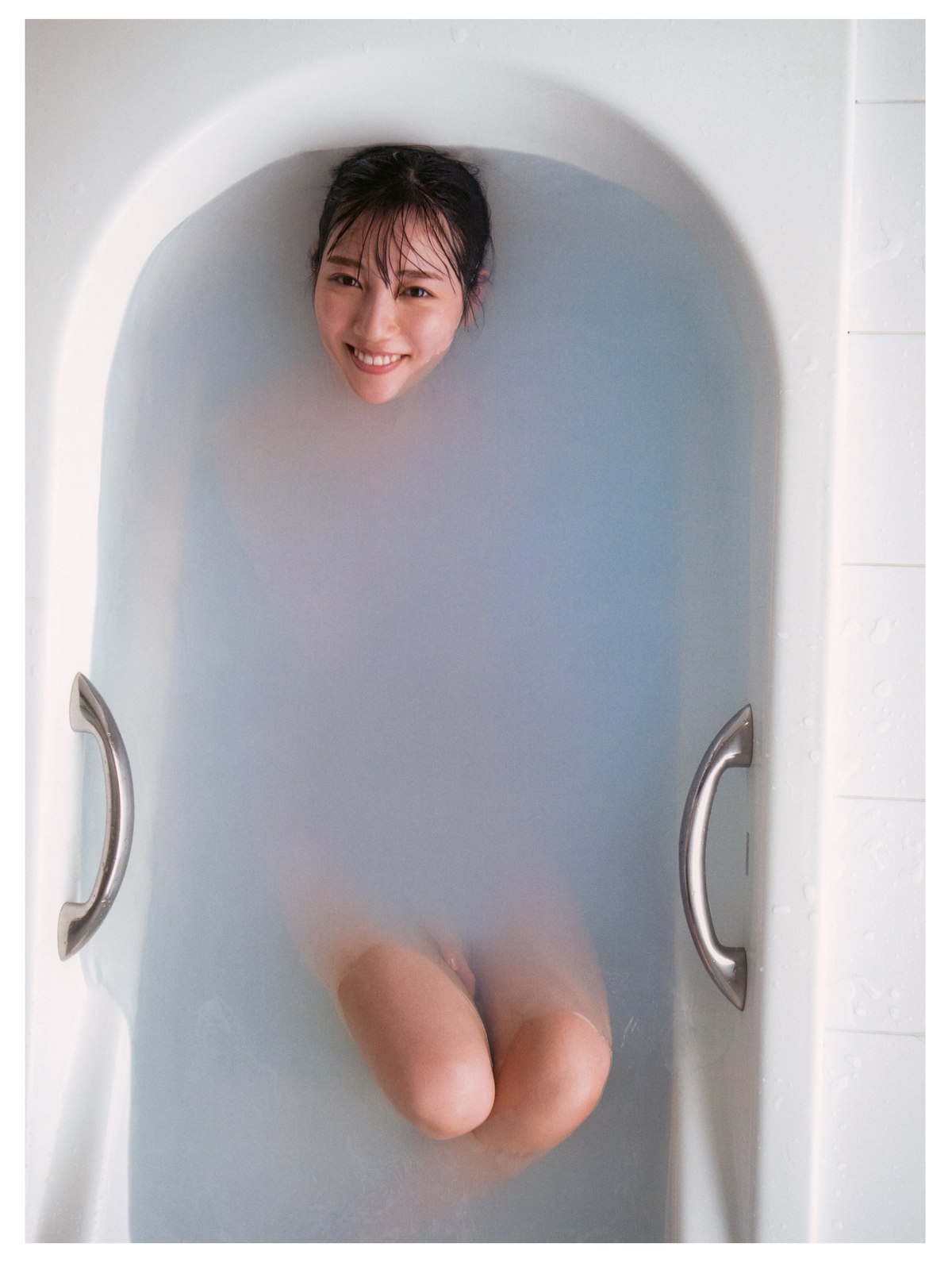 Photobook 2022 03 01 Hina Kawata 河田陽菜 1st Photobook Order Of Memories B 0076 6029677042.jpg