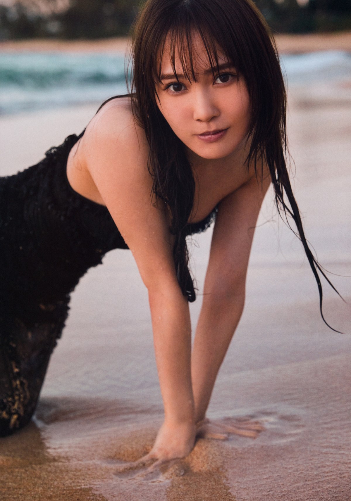 Photobook 2023 06 20 Shiho Kato 加藤史帆 1st Photobook Aitai B 0061 9106486381.jpg