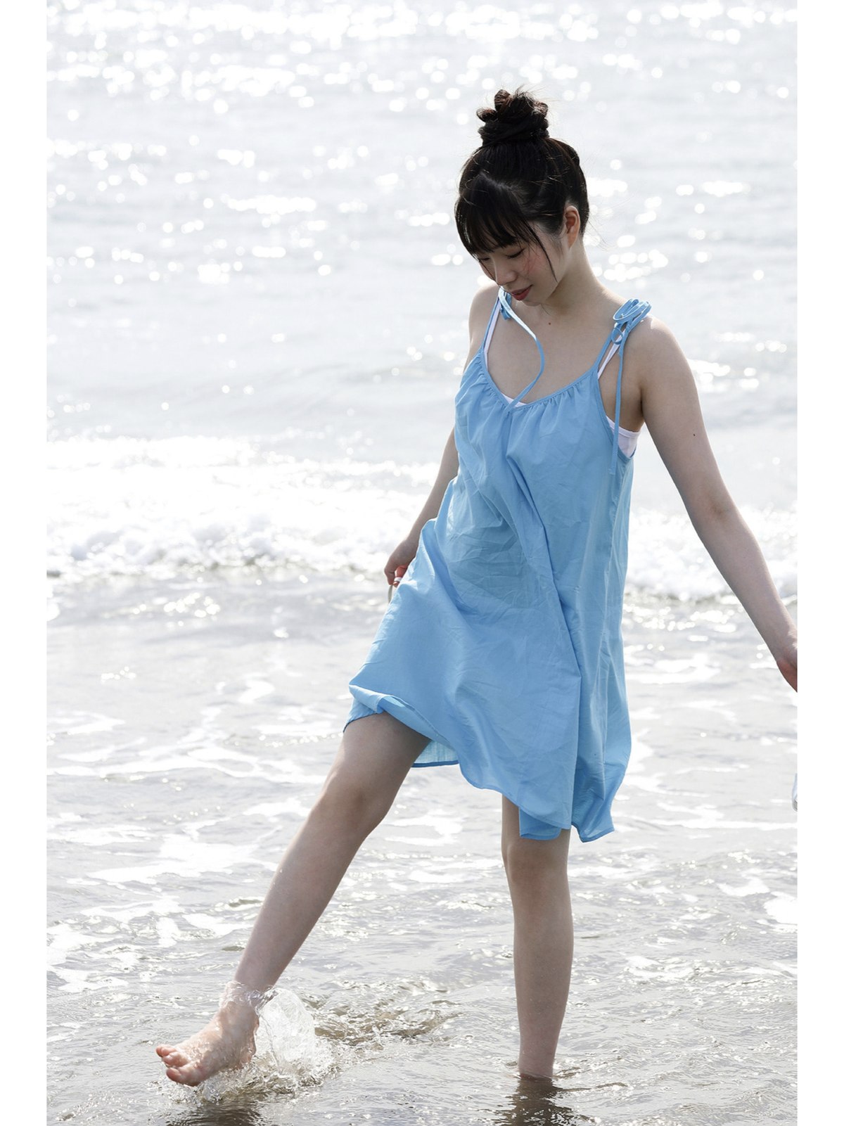 Photobook Kozue Minami 美波こづえ Sound Of Waves 0003 4412295431.jpg