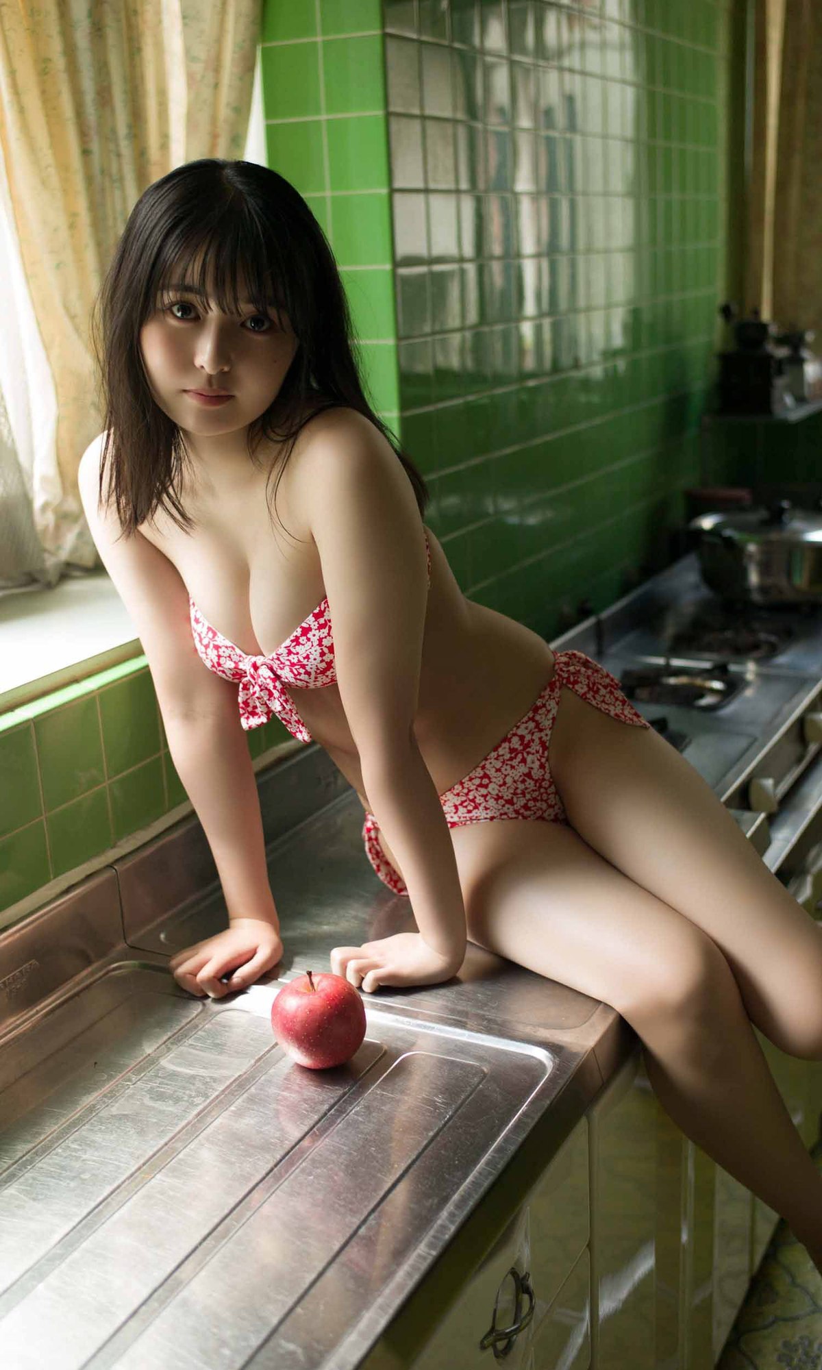 Weekly Photobook 2021 08 16 Sakina Tonchiki 頓知気さきな Summer Goldfish 0018 4098805738.jpg