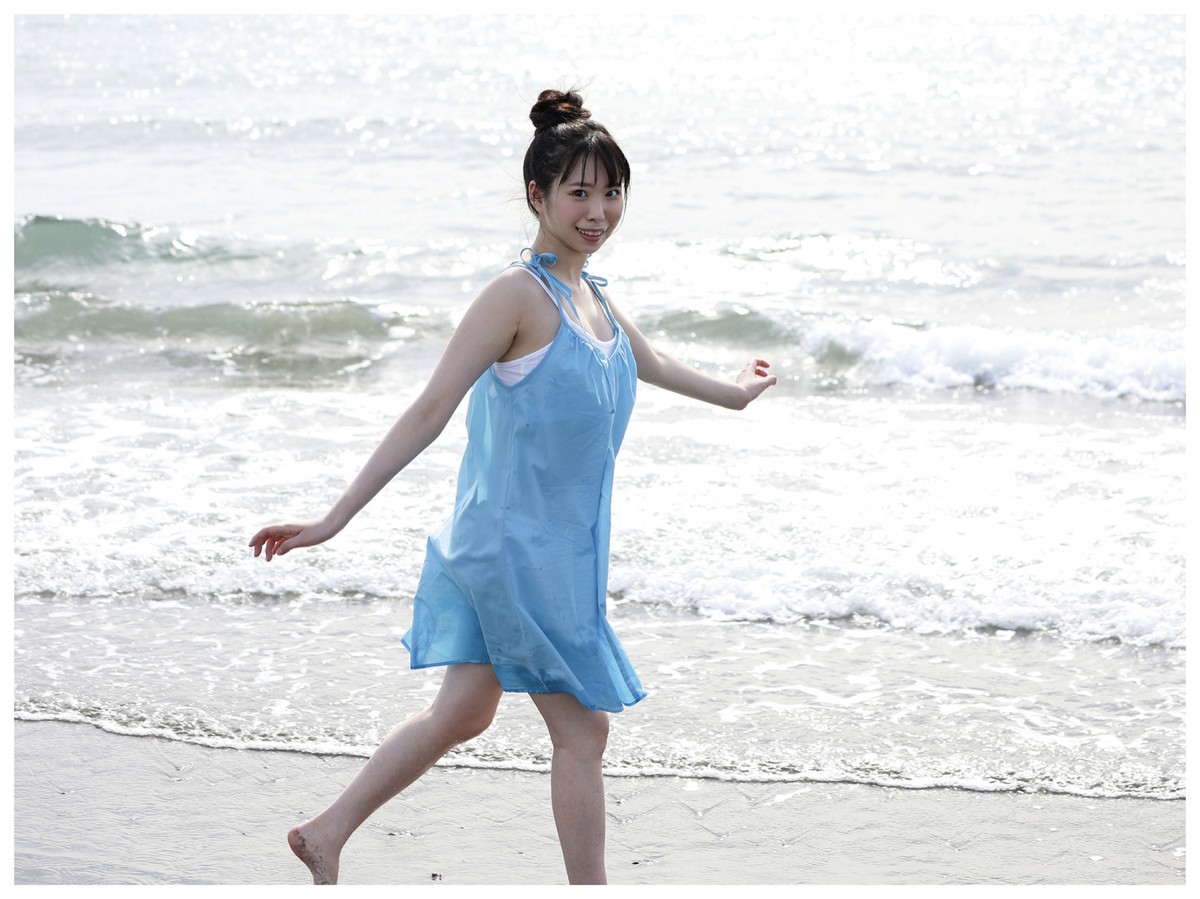 Photobook 2022 09 09 Kozue Minami 美波こづえ Sound Of Waves 0006 1782717642.jpg