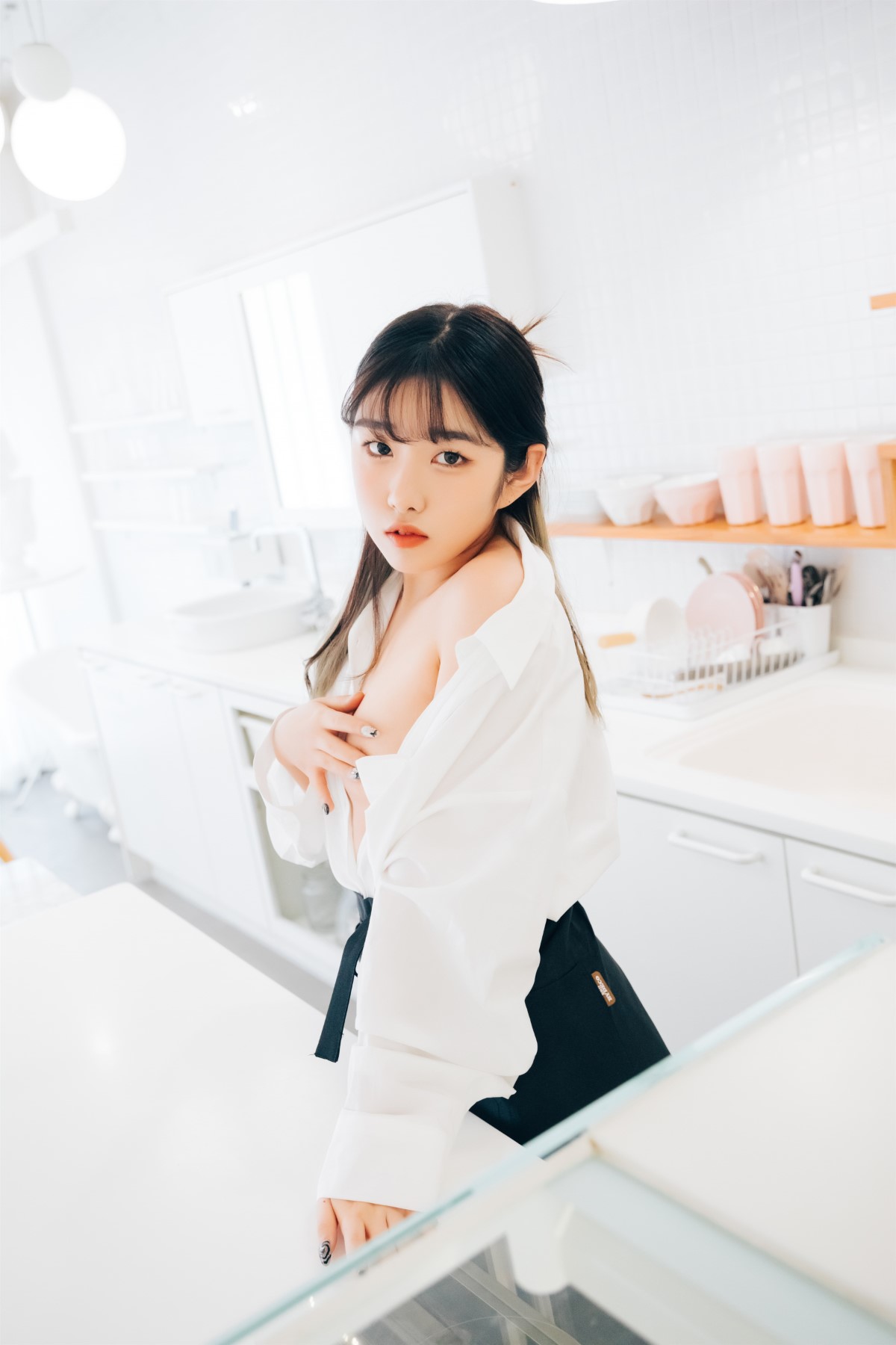 Loozy Sonson 손손 Nude Apron 0002 7544534189.jpg