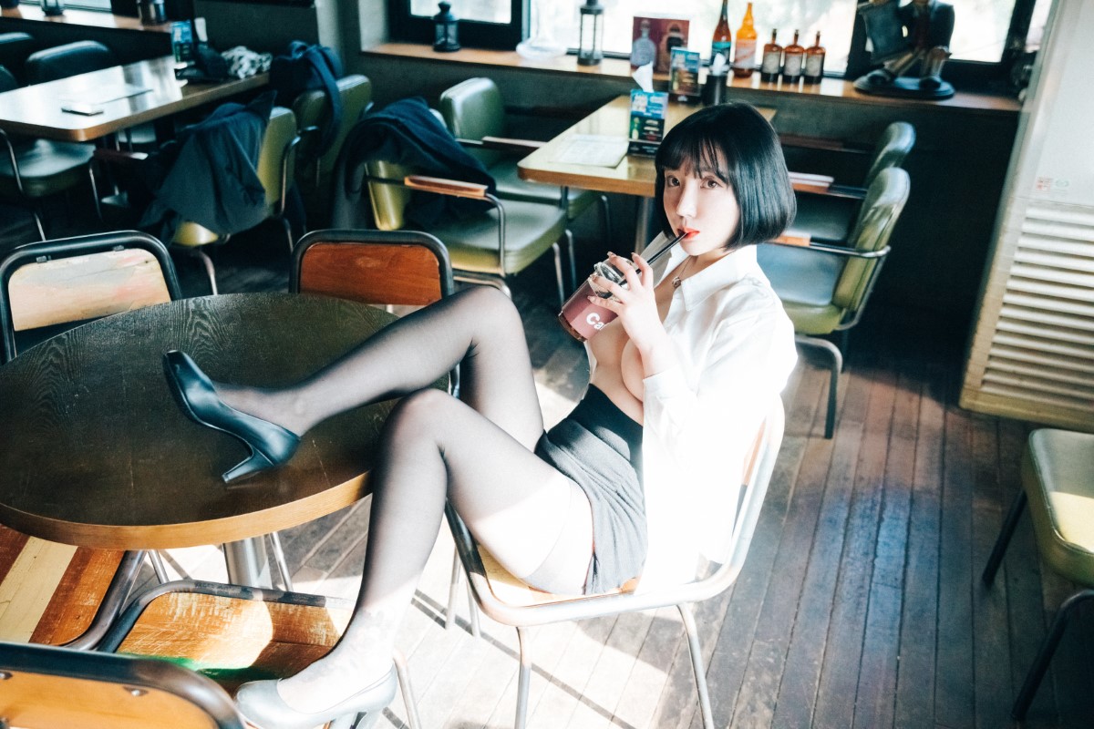 Loozy Son Ye Eun 손예은 Tainted Love Bar 0032 2268592013.jpg