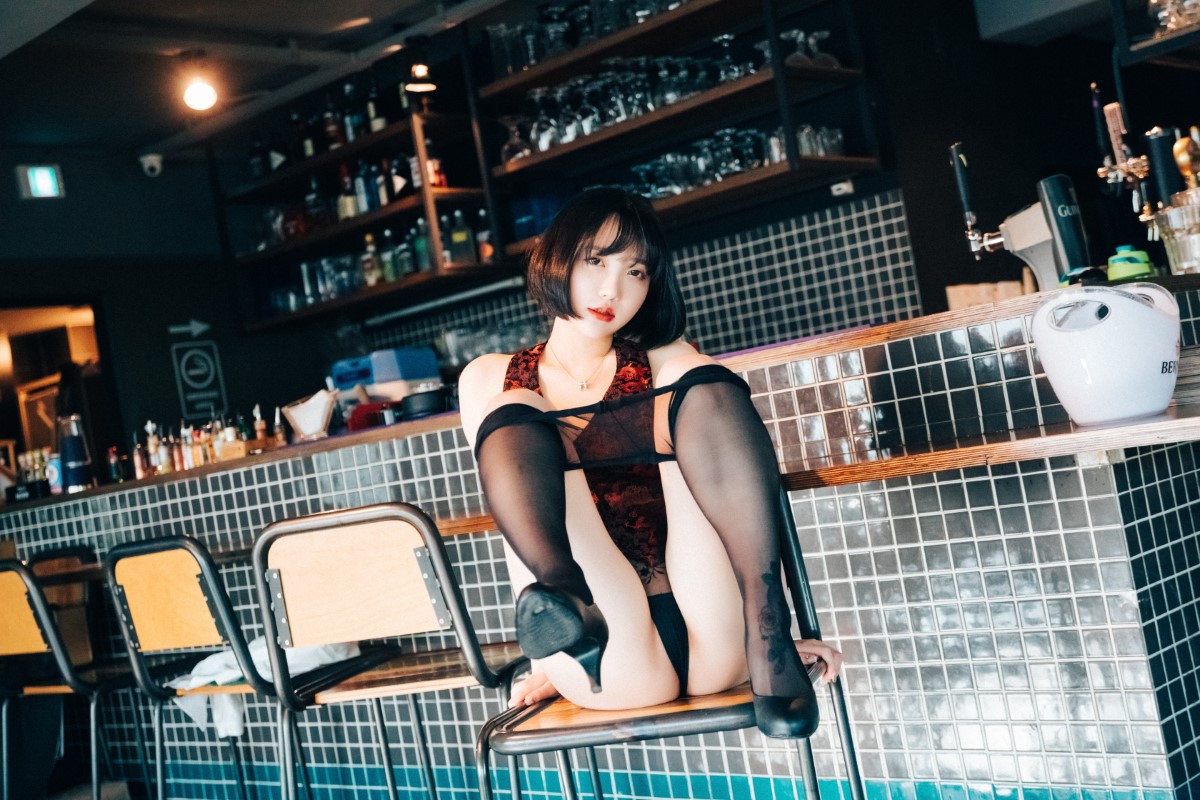 Loozy Son Ye Eun 손예은 Tainted Love Bar 0044 3783298670.jpg