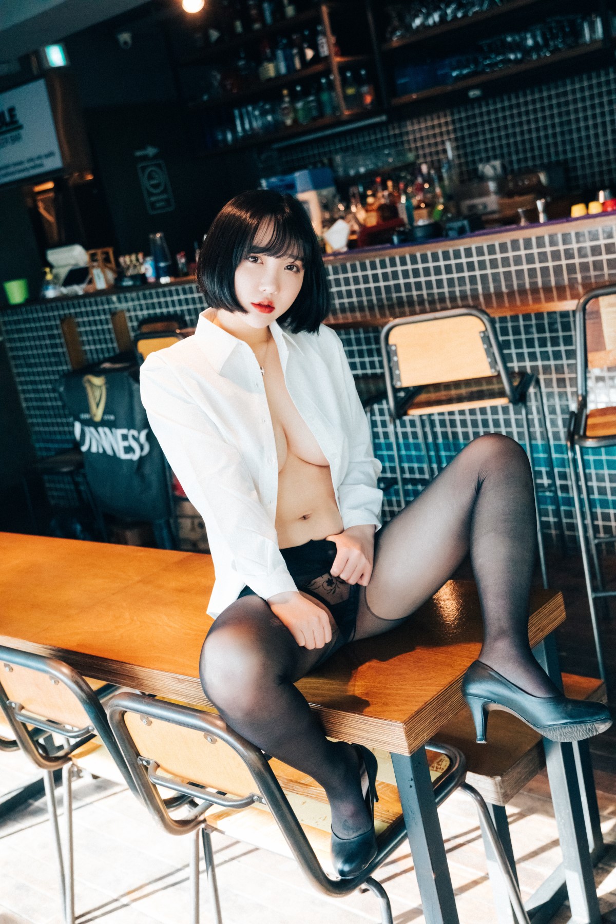 Loozy Son Ye Eun 손예은 Tainted Love Bar 0054 6425767691.jpg