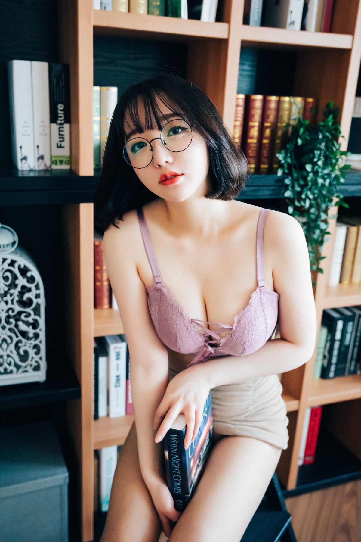 Loozy Son Ye Eun 손예은 Librarian Girl 0013 0484327487.jpg