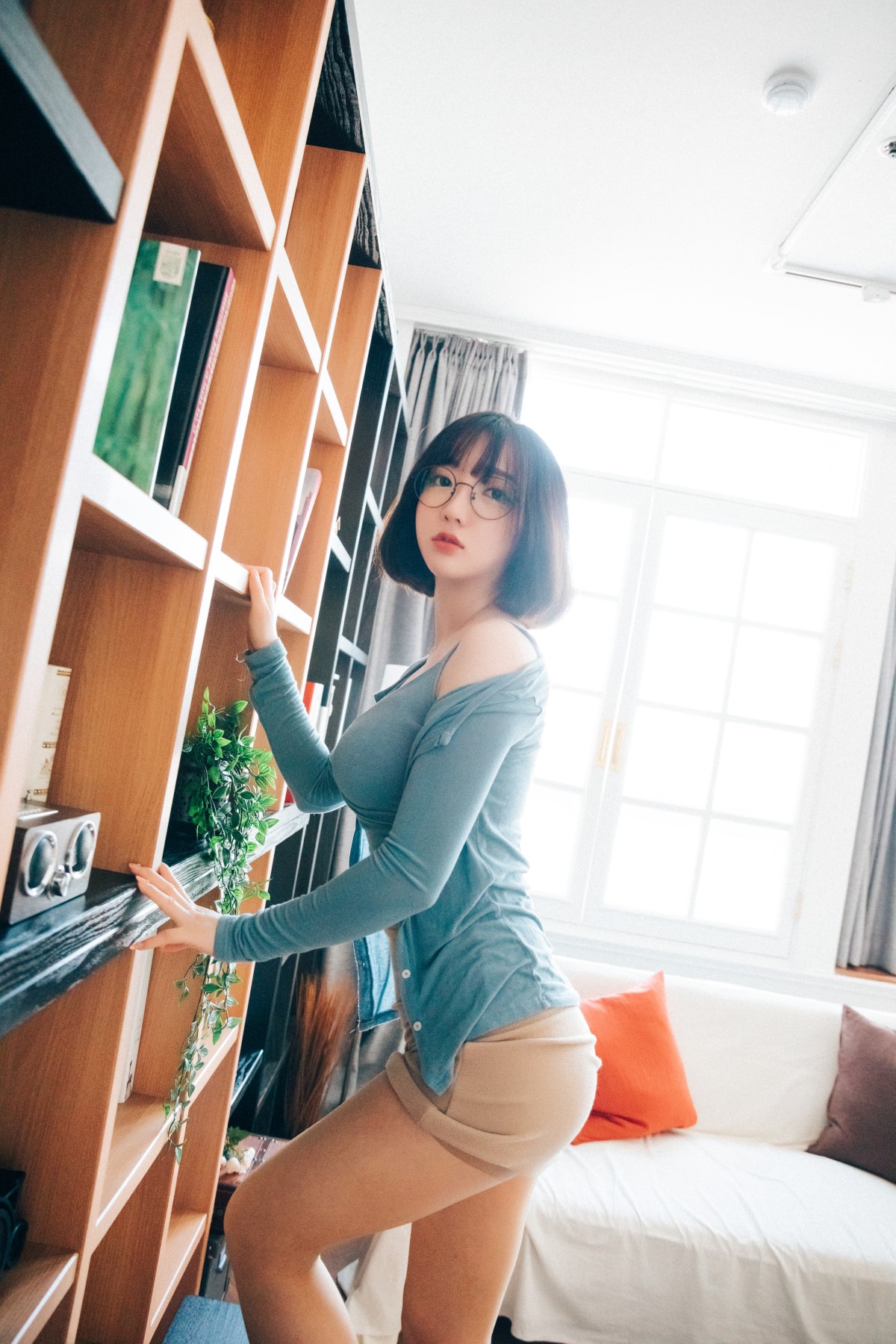 Loozy Son Ye Eun 손예은 Librarian Girl 0045 7303504048.jpg