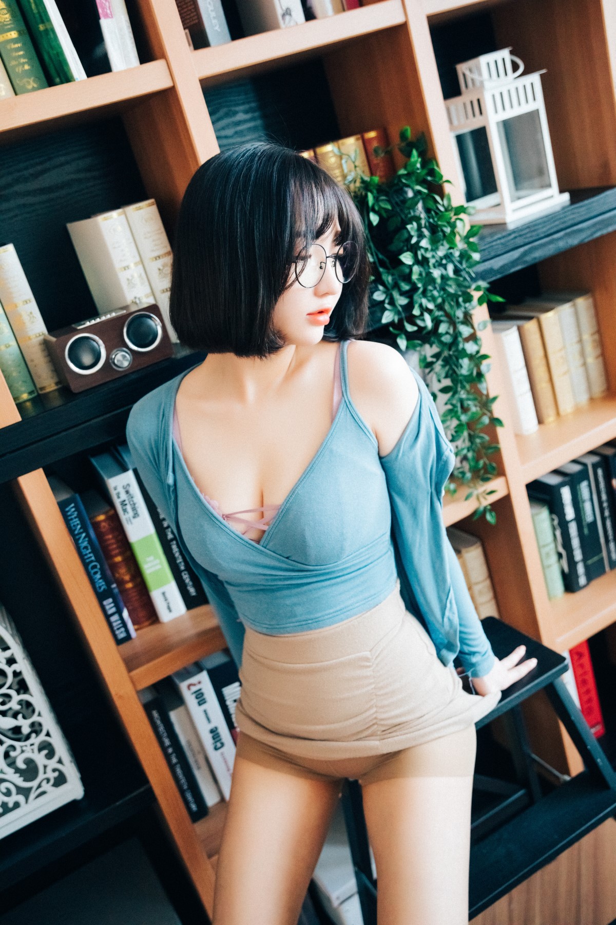 Loozy Son Ye Eun 손예은 Librarian Girl 0078 8705343194.jpg