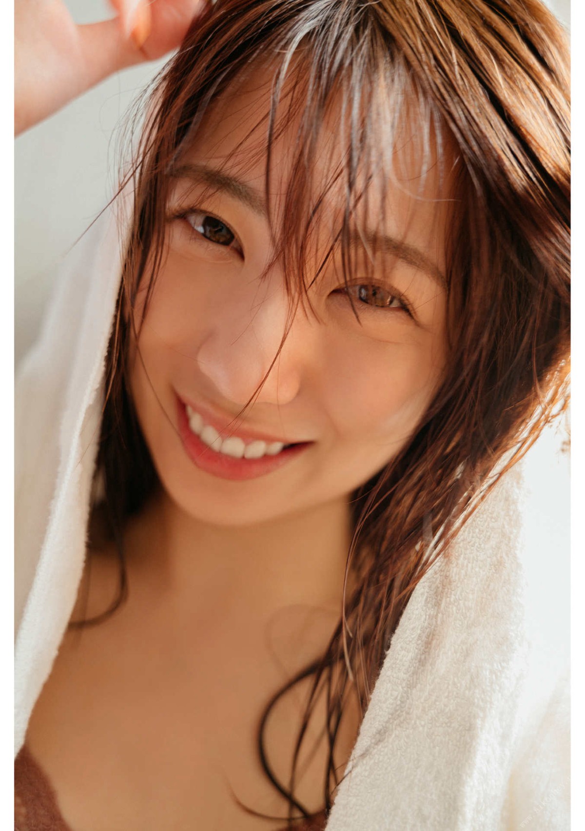 Photobook 2022 09 30 Aika Yamagishi 山岸逢花 Torarechi 0025 4212334111.jpg