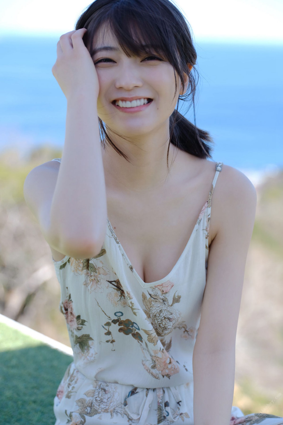 FRIDAY Digital Photobook 2022 10 20 Mio Kudo 工藤美桜 While Shining 0026 4580571358.jpg