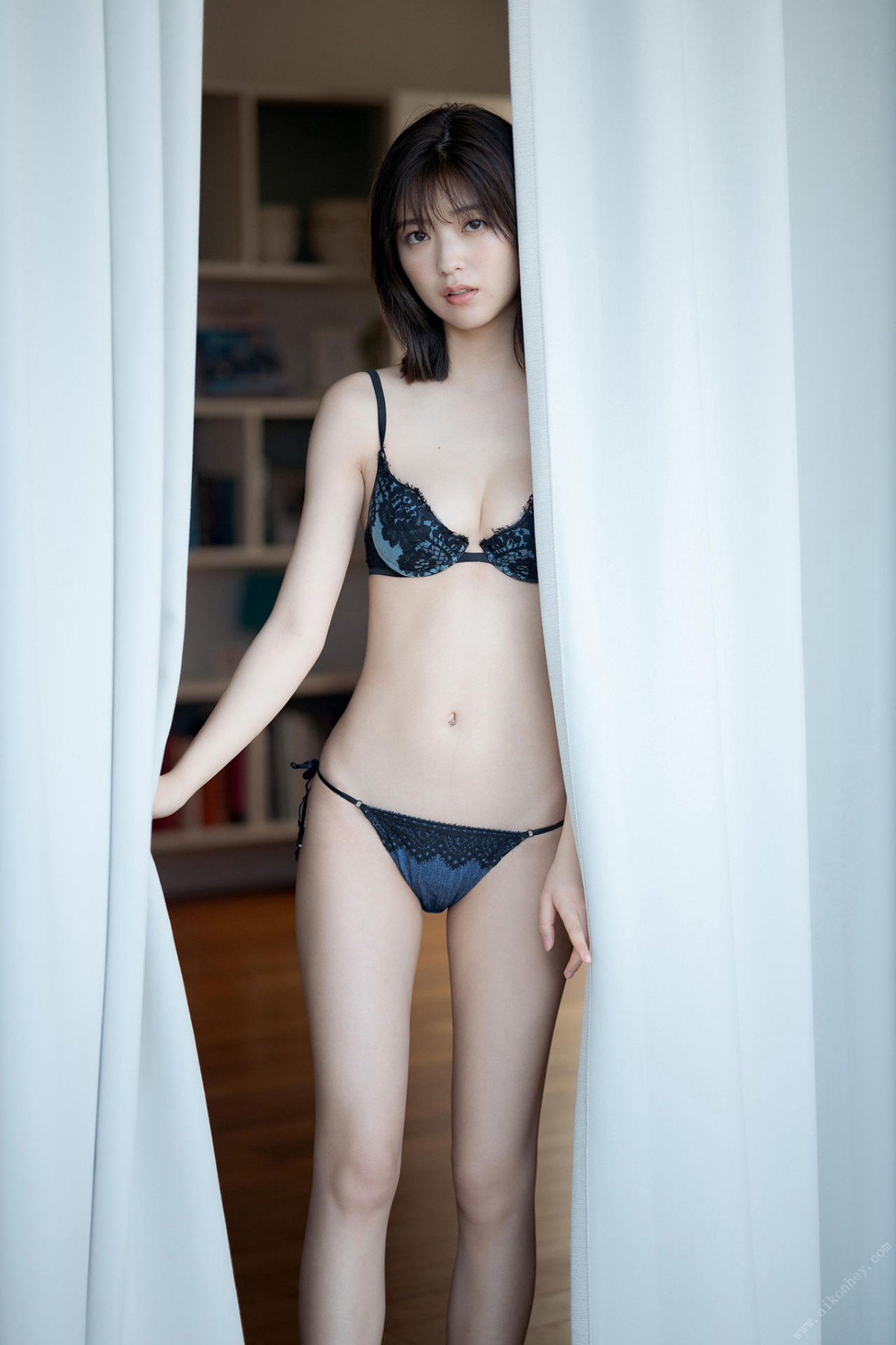 FRIDAY Digital Photobook 2022 10 20 Mio Kudo 工藤美桜 While Shining 0076 0484162898.jpg