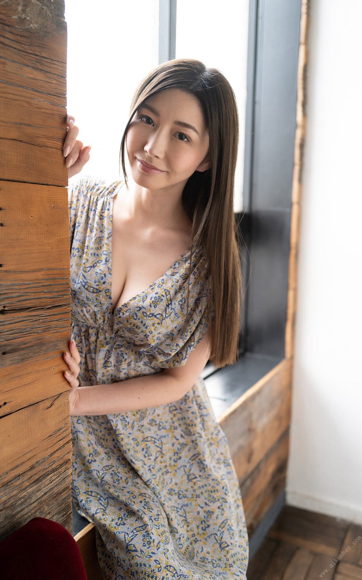 Photobook 2022 10 06 Ryo Ayumi 愛弓りょう Love 0012 0346375053.jpg