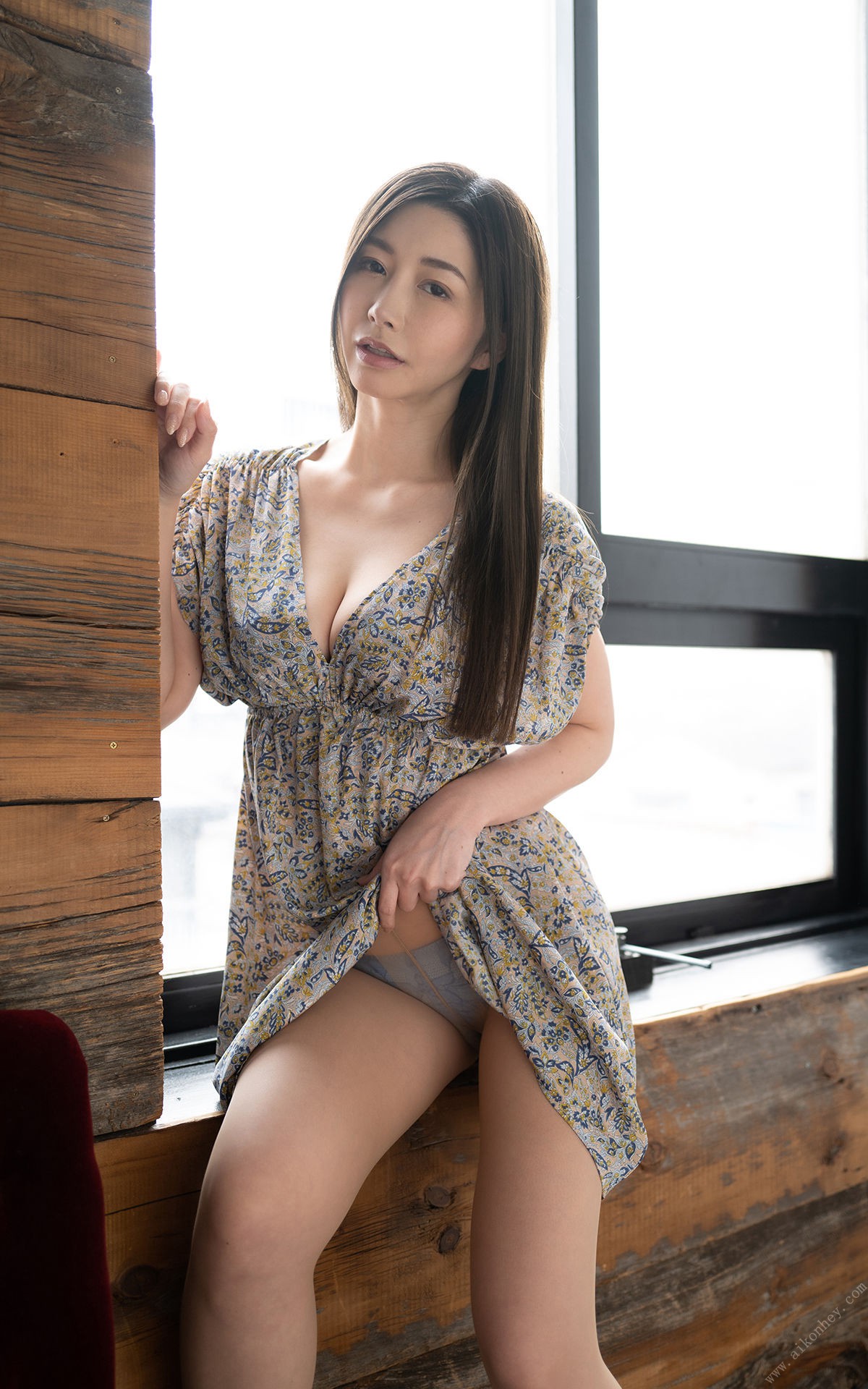 Photobook 2022 10 06 Ryo Ayumi 愛弓りょう Love 0013 4191059300.jpg