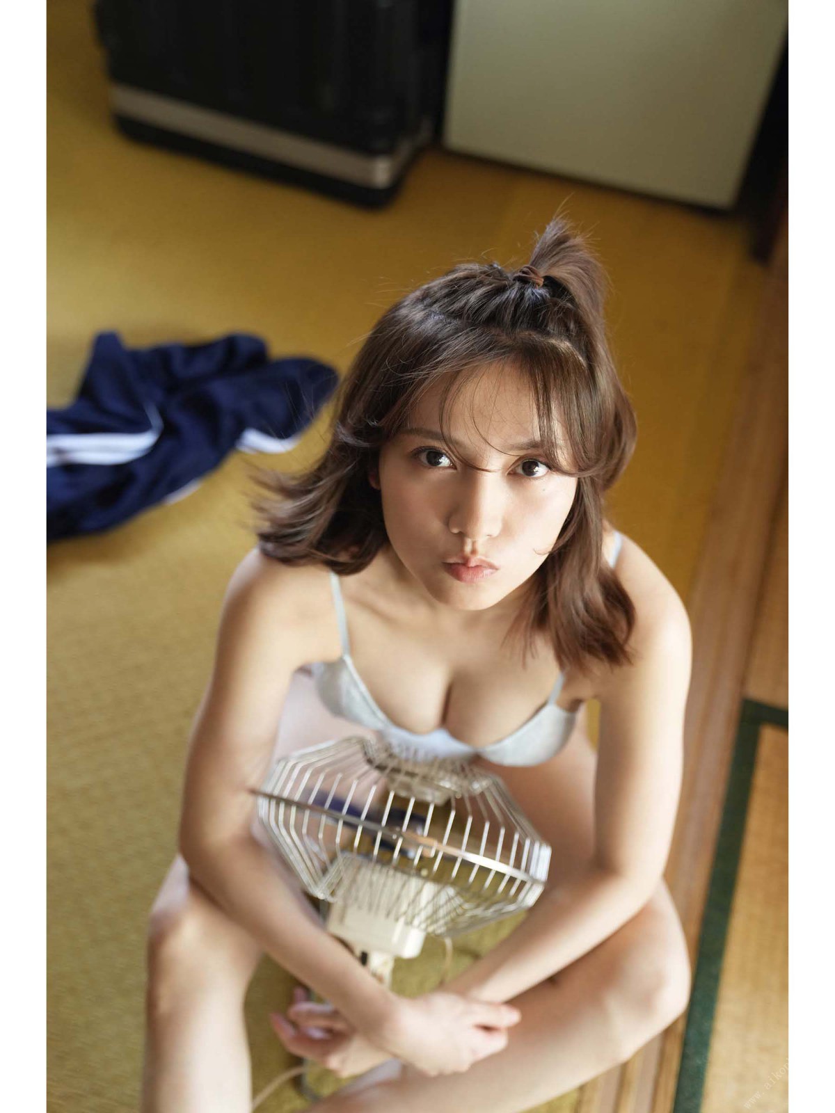 Photobook 2022 10 04 Nashiko Momotsuki 桃月なしこ That Summer In That Room With You 0036 8093107267.jpg