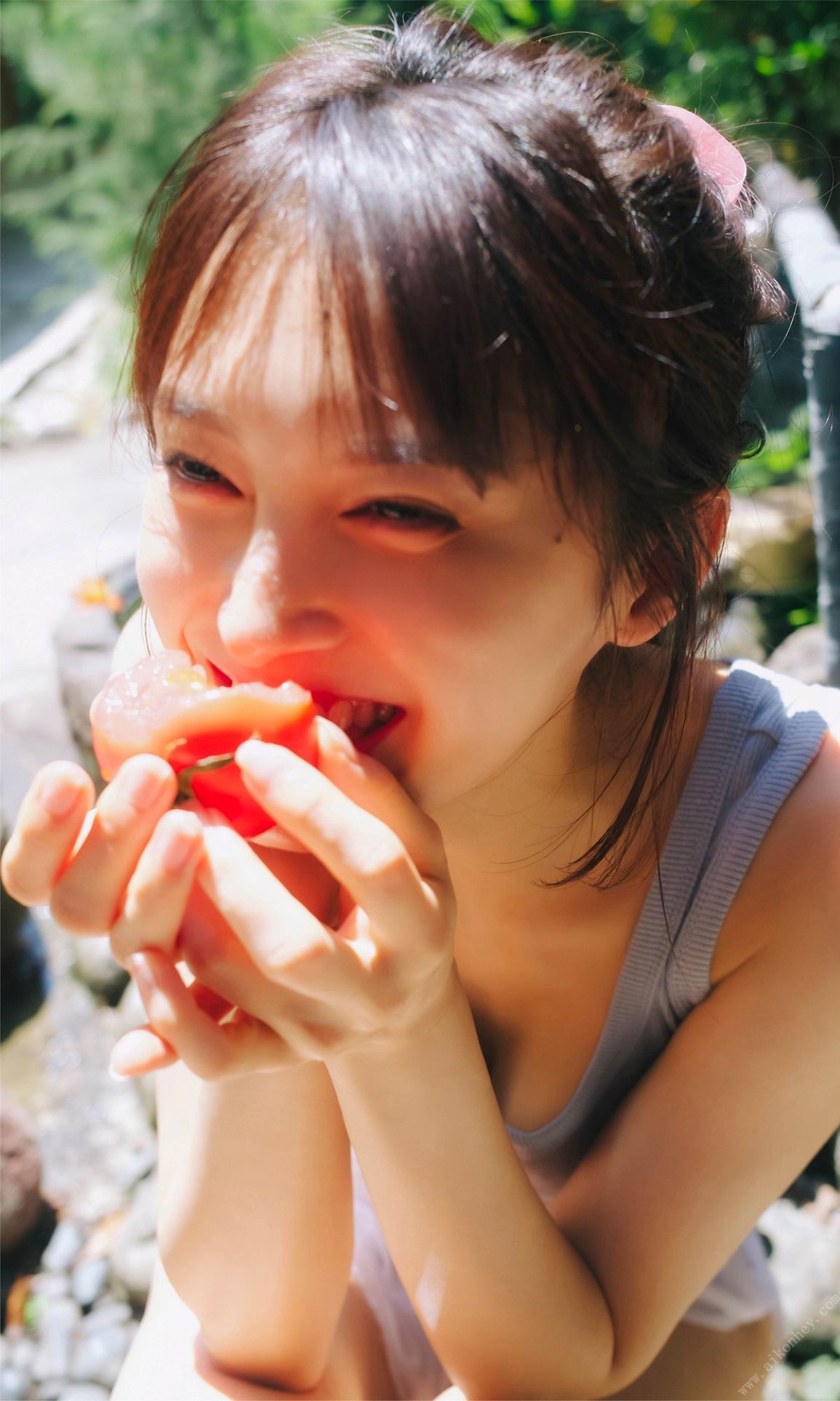 Photobook 2022 08 29 Rina Koyama 小山璃奈 Red Flower 0021 7756829196.jpg