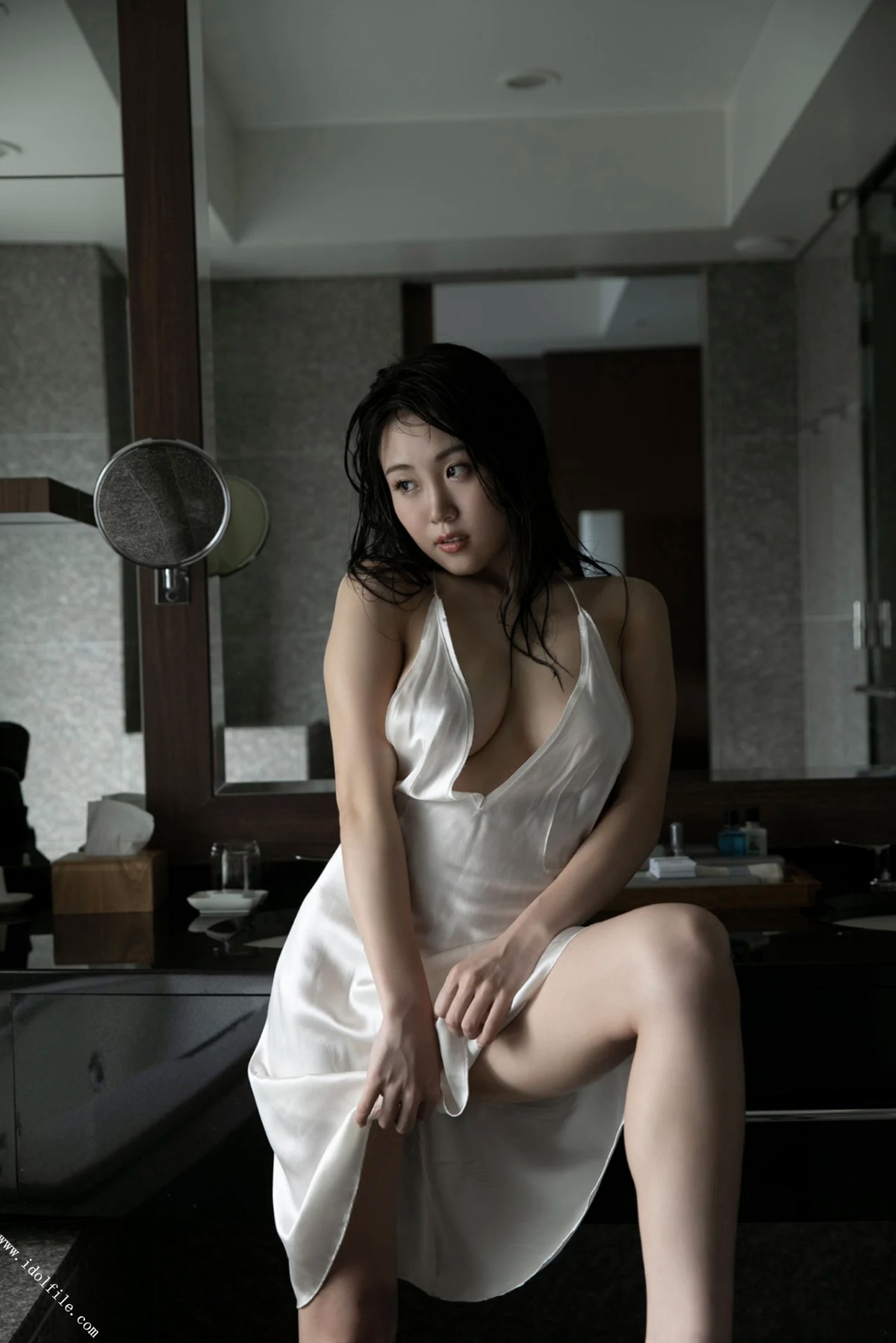 Photobook 2020 12 08 Haruka The Finest Body Disturbed Vol 001 0058 0520547165.jpg