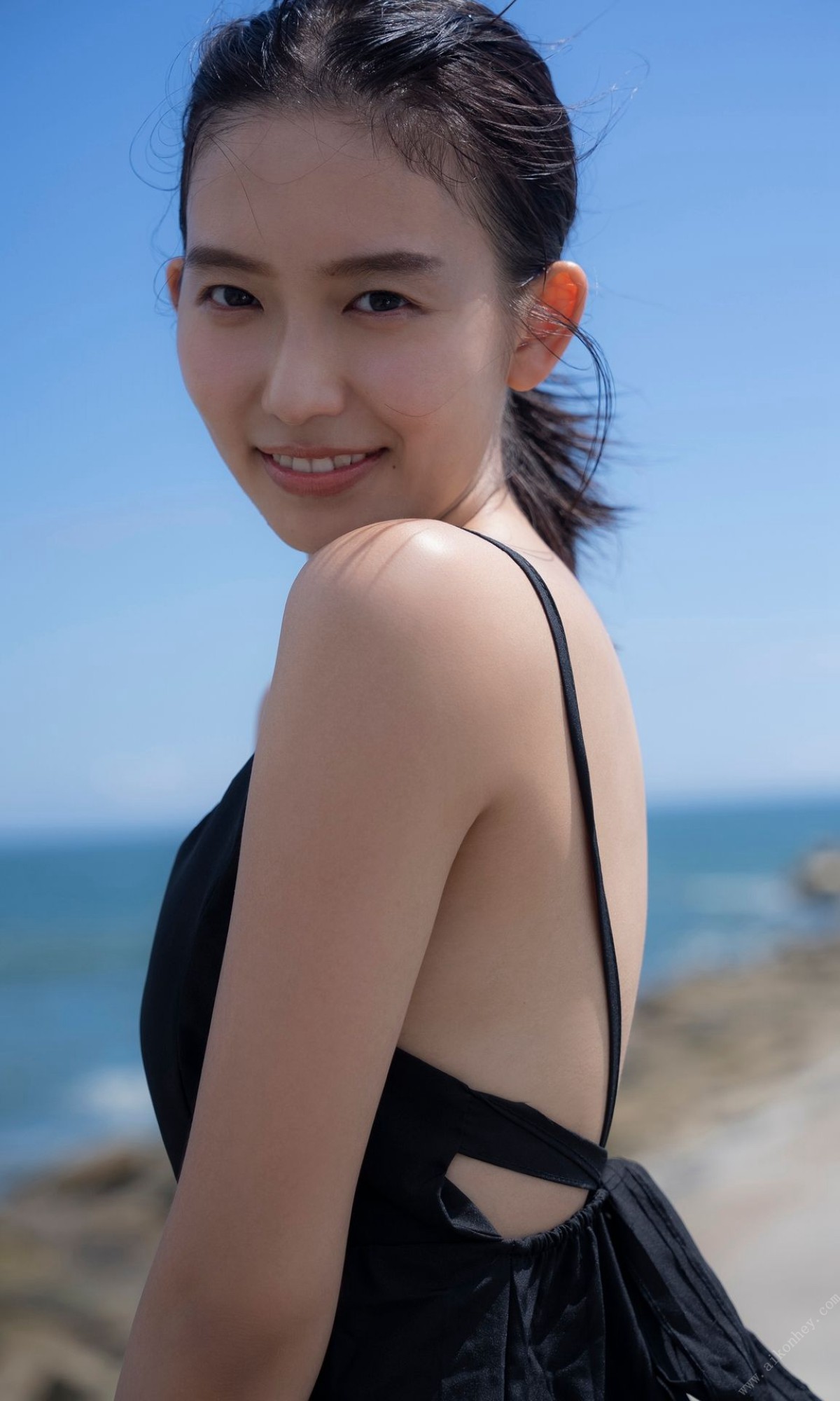 Photobook 2022 10 03 Nene Shida 志田音々 Japan Cutest Sister 0010 9519240935.jpg