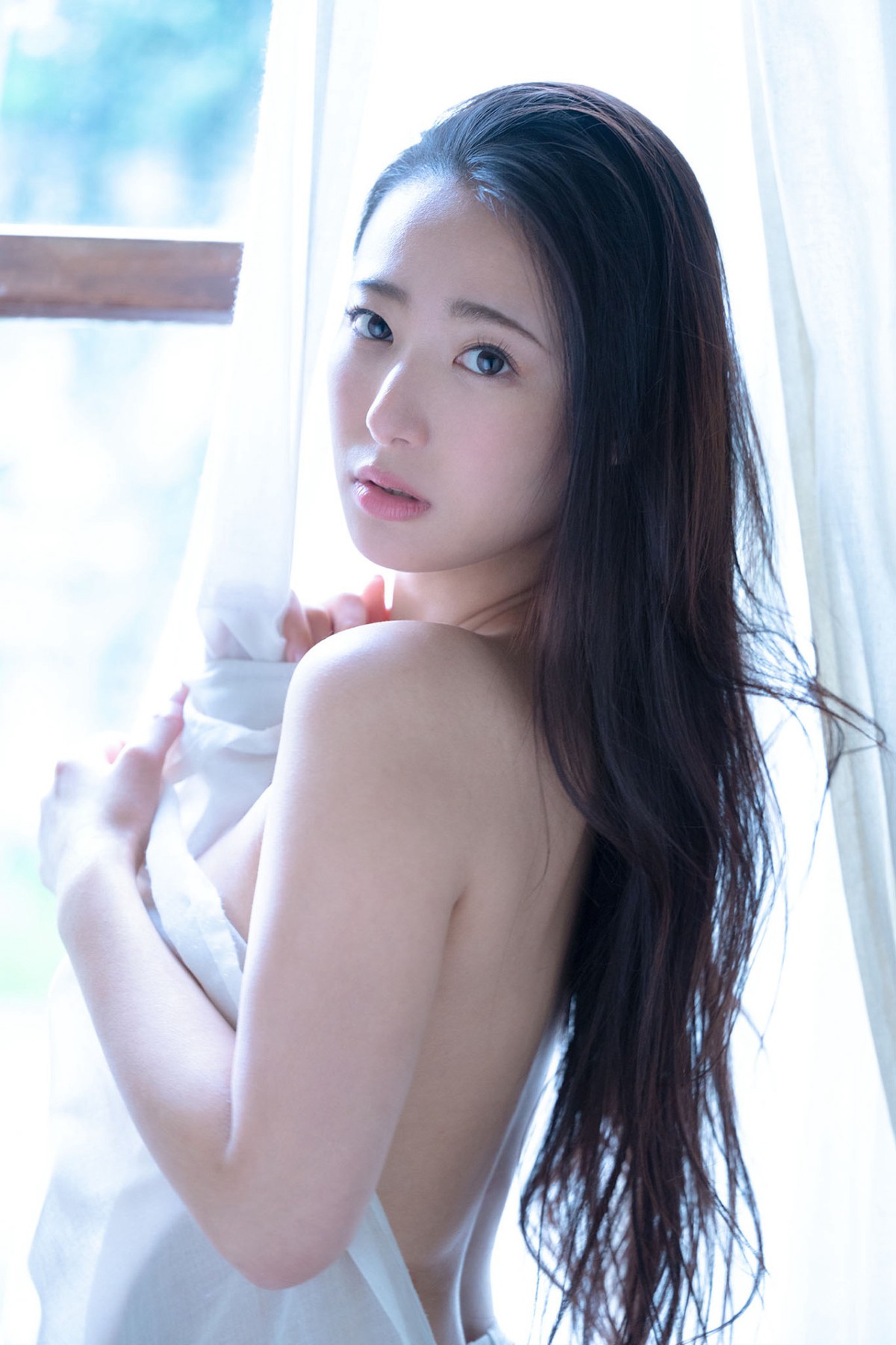 Photobook 2021 04 09 Suzu Matsuoka 松岡すず Gloss Beauty 0080 9923223142.jpg