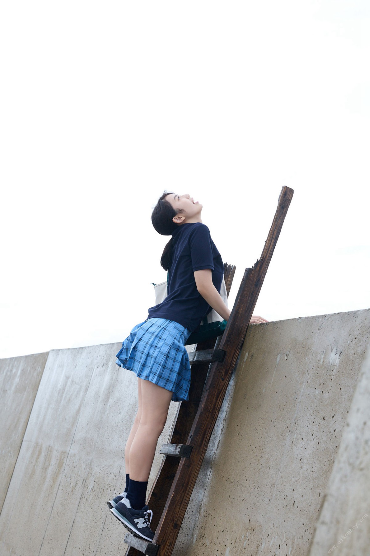 FRIDAY Digital Photobook 2022 10 06 Hina Kikuchi 菊地姫奈 Overwhelming heroine Vol 002 0018 1219598834.jpg