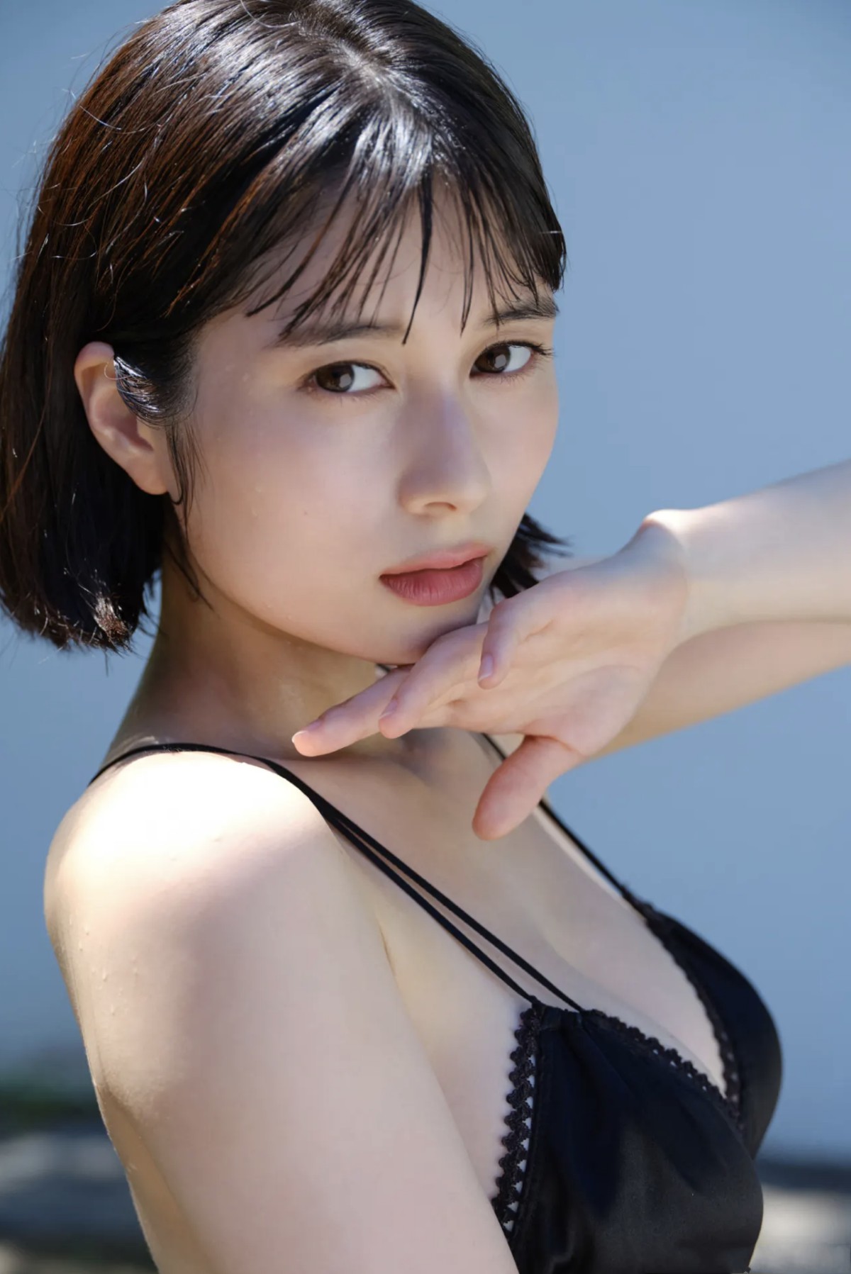 FRIDAY 2022 09 15 Sakurako Okubo 大久保桜子 I Want To Touch Bare Skin 0013 2914446031.jpg