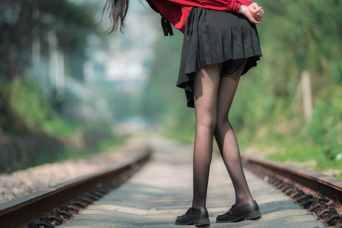 Coser@西瓜少女 Vol 011 铁轨成片 0005 7258574729.jpg