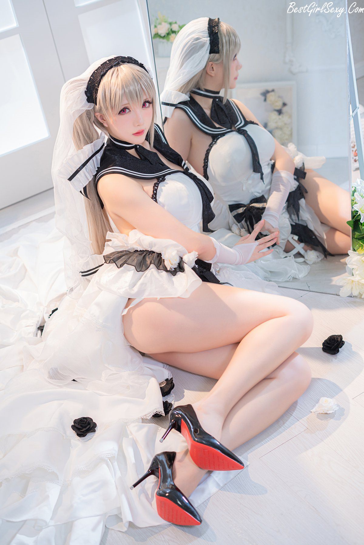 Coser@小姐姐星之迟迟 Vol.087 纯白と漆黑 电子包 A 0004