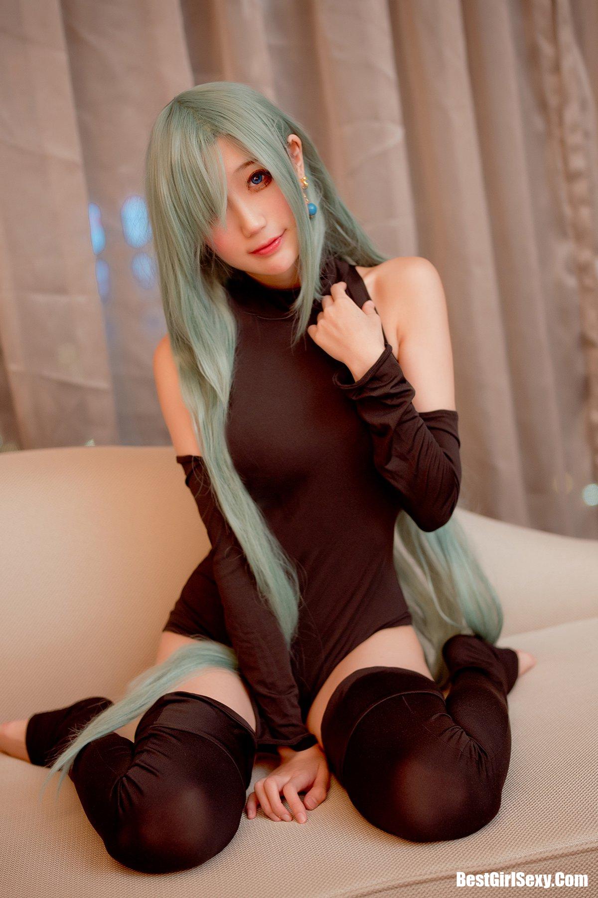 Coser@周叽是可爱兔兔 Vol.035 伊丽莎白连体衣 0