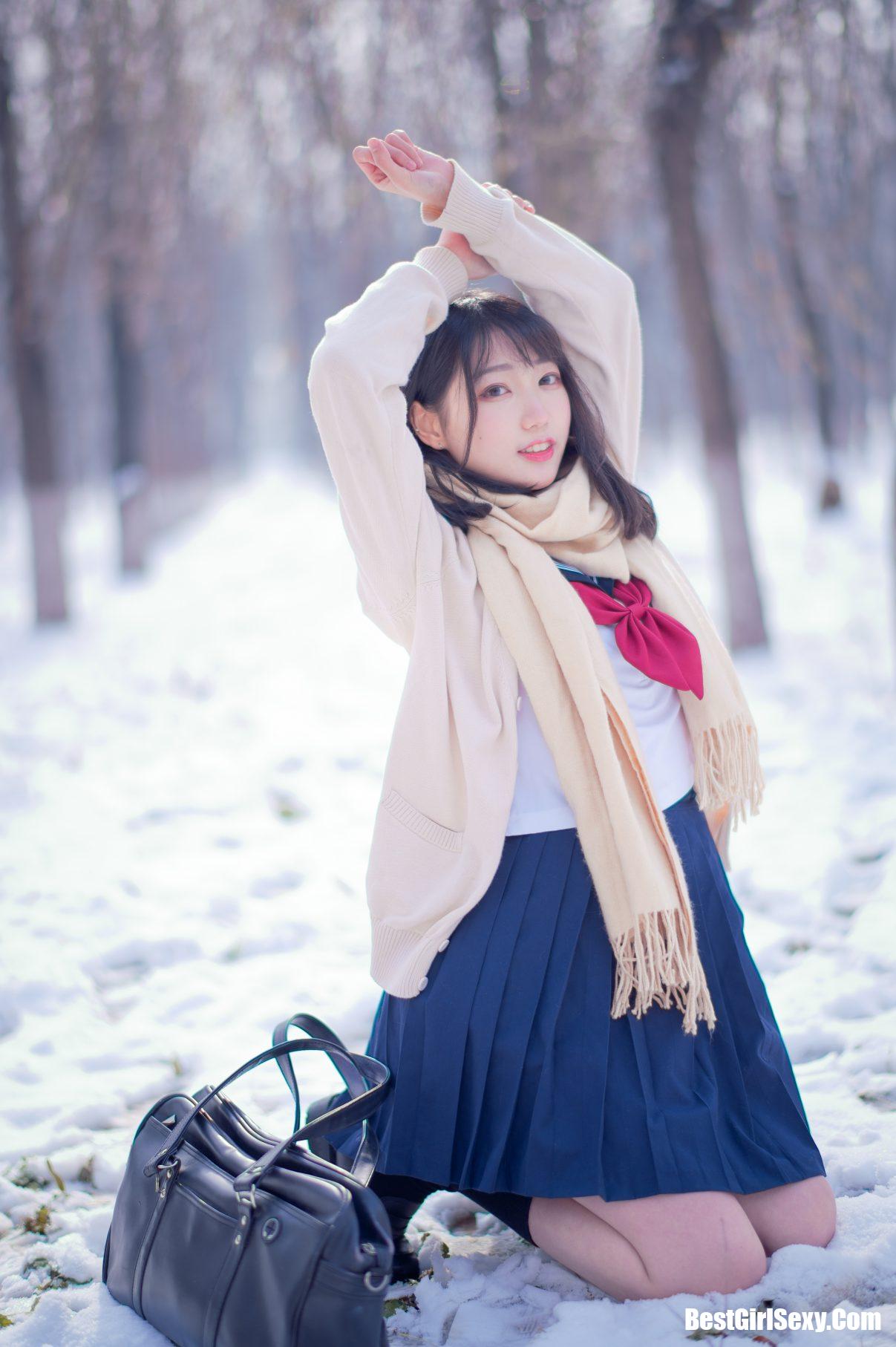 Coser@周叽是可爱兔兔 Vol.028 雪景jk 4