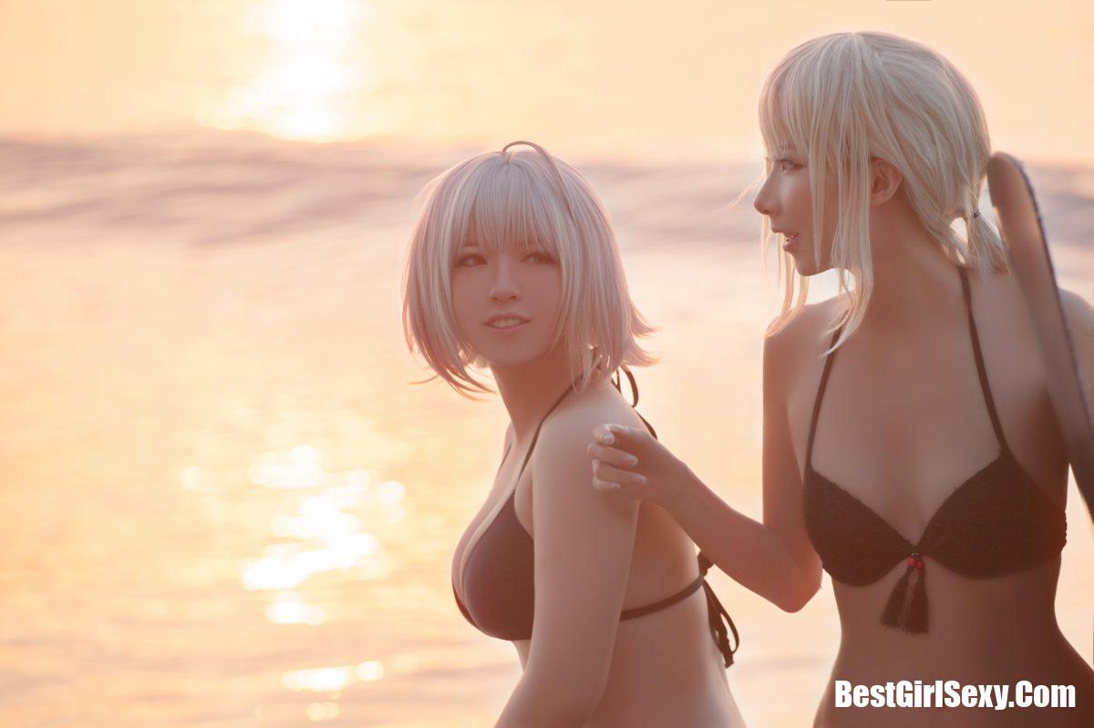 Coser@半半子 Vol.011 黑贞1 海边泳装 38