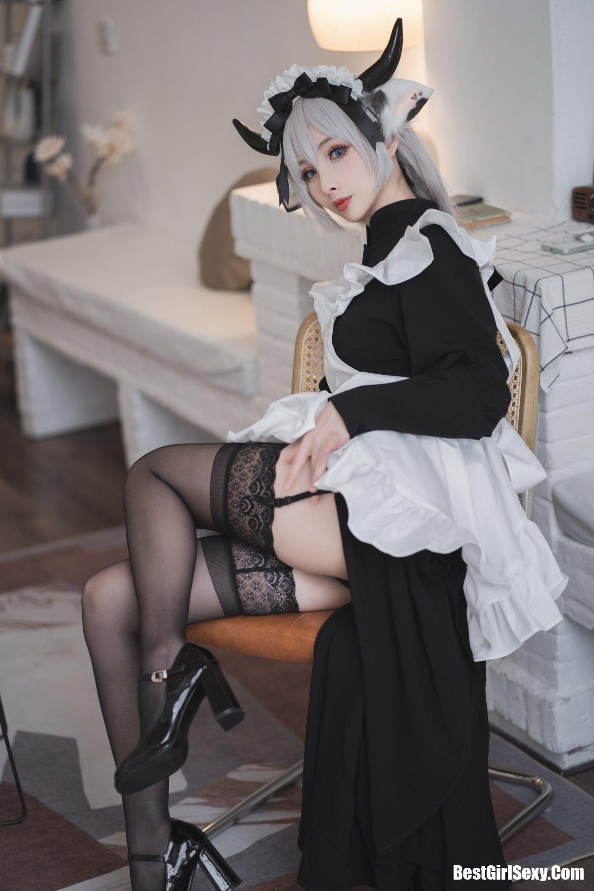 Coser@rioko凉凉子 贴心的牛奶女仆 5