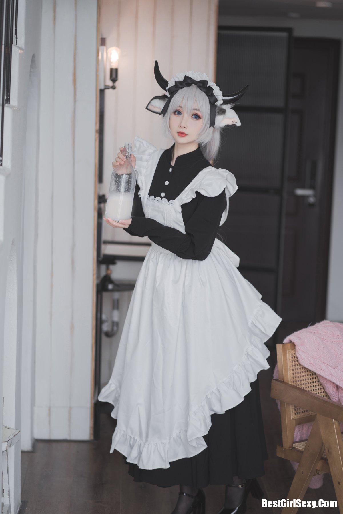 Coser@rioko凉凉子 贴心的牛奶女仆 41