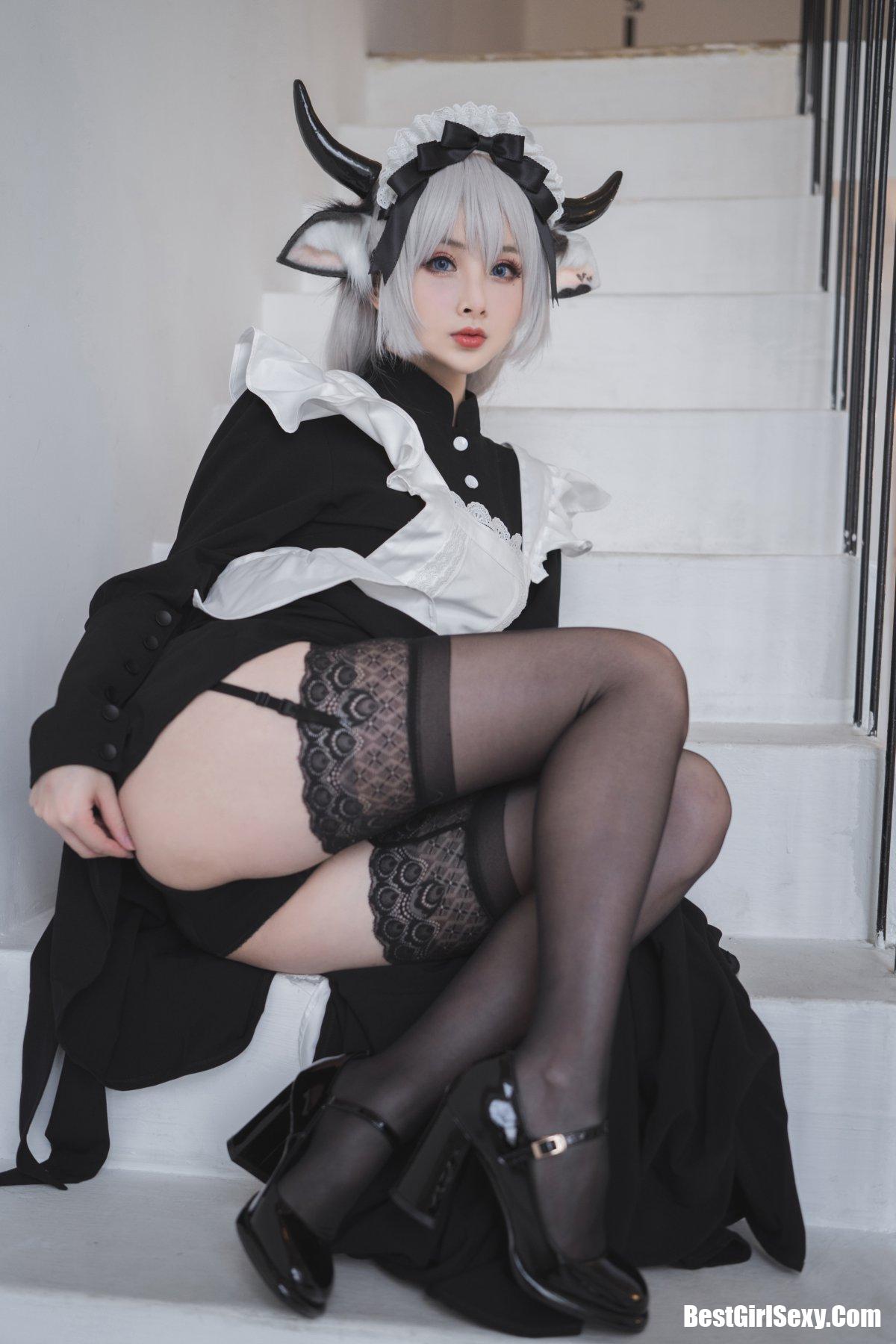 Coser@rioko凉凉子 Vol.063 贴心的奶牛女仆 9