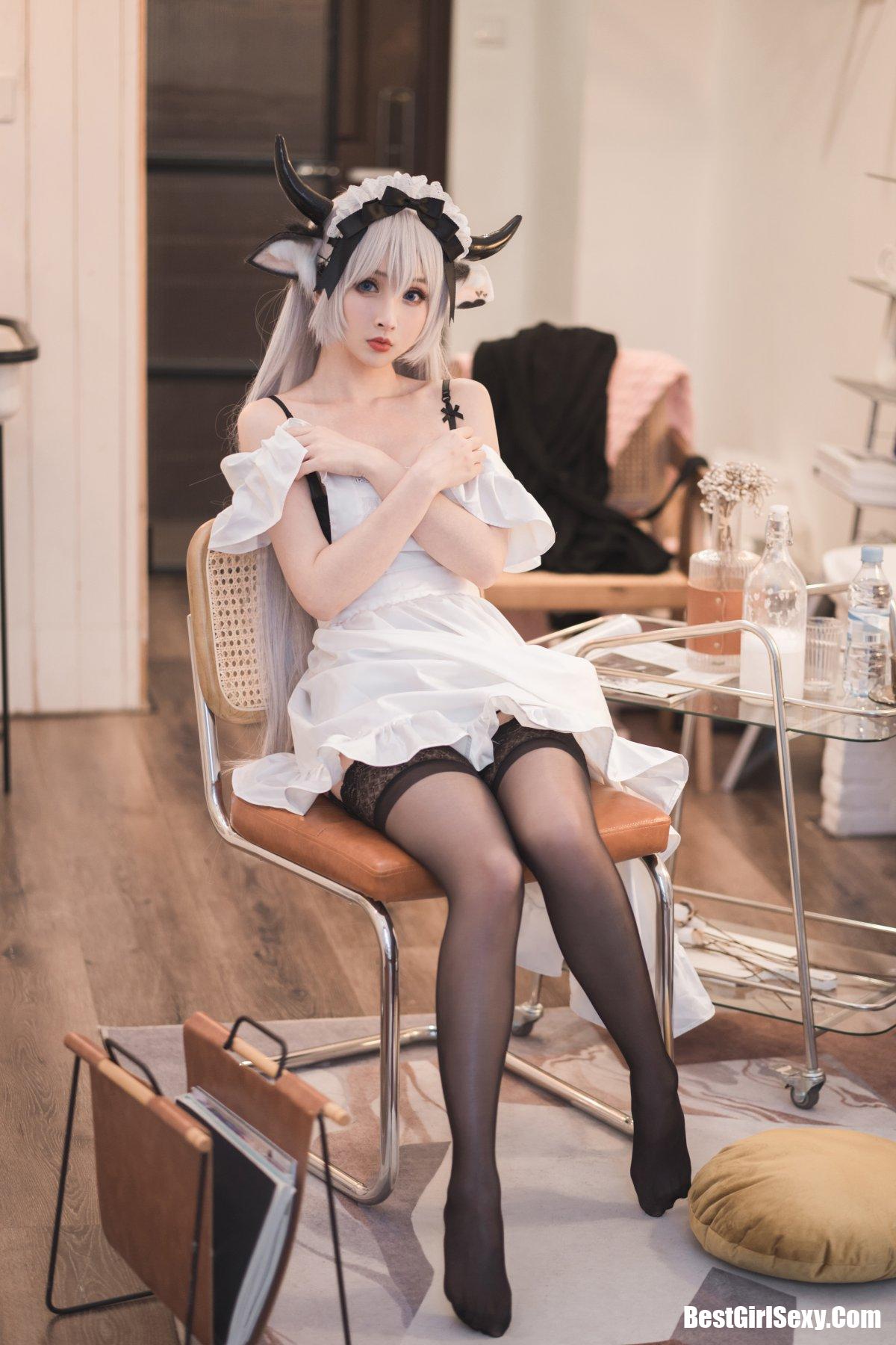 Coser@rioko凉凉子 Vol.063 贴心的奶牛女仆 17