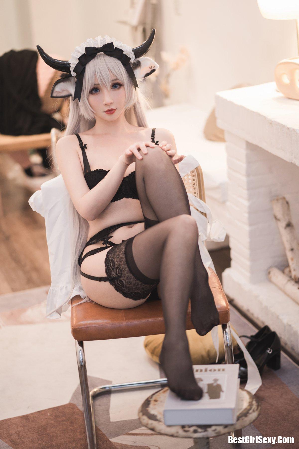 Coser@rioko凉凉子 Vol.063 贴心的奶牛女仆 24