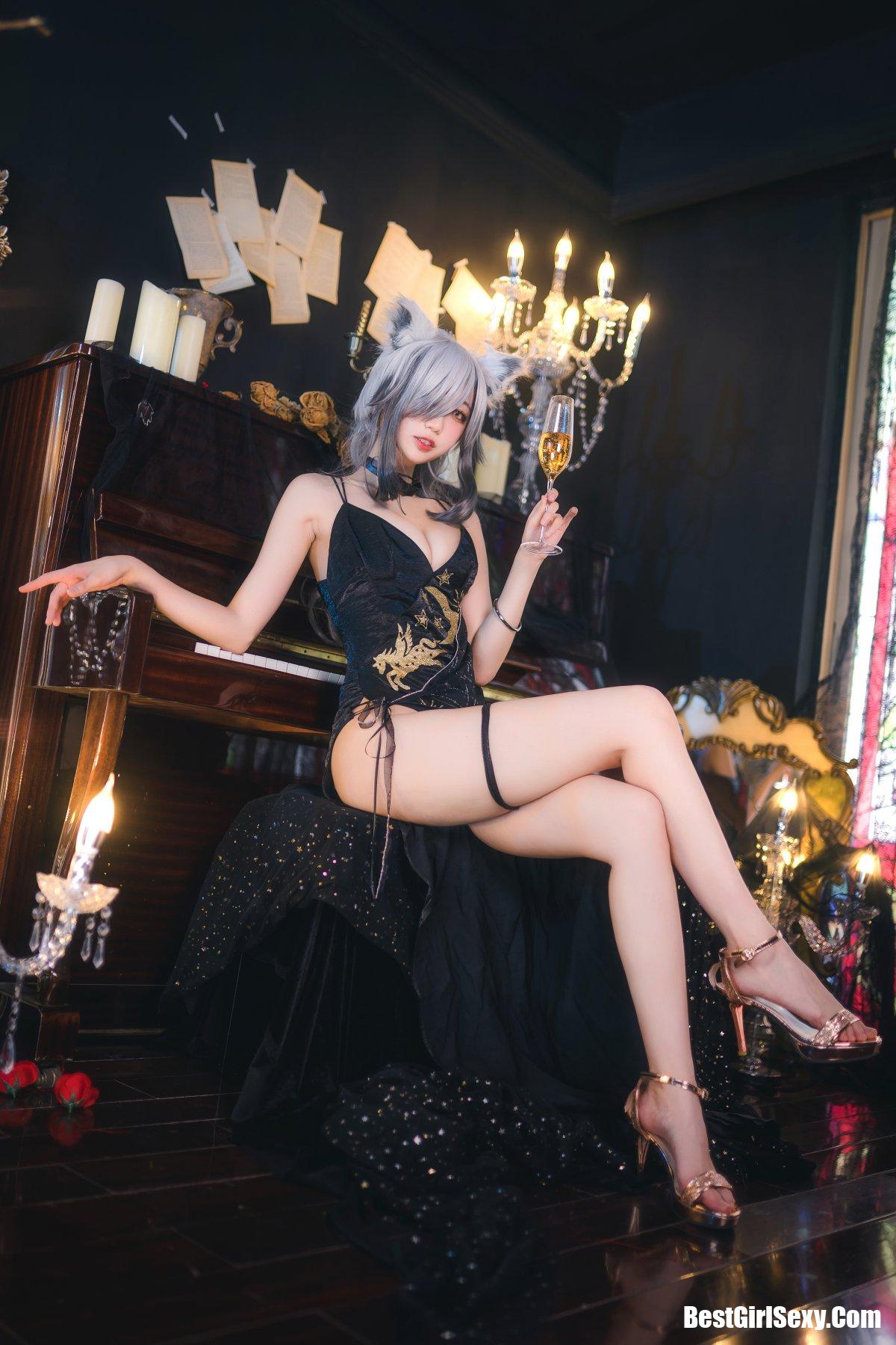 Coser@周叽是可爱兔兔 Vol.007 一周年礼服 2