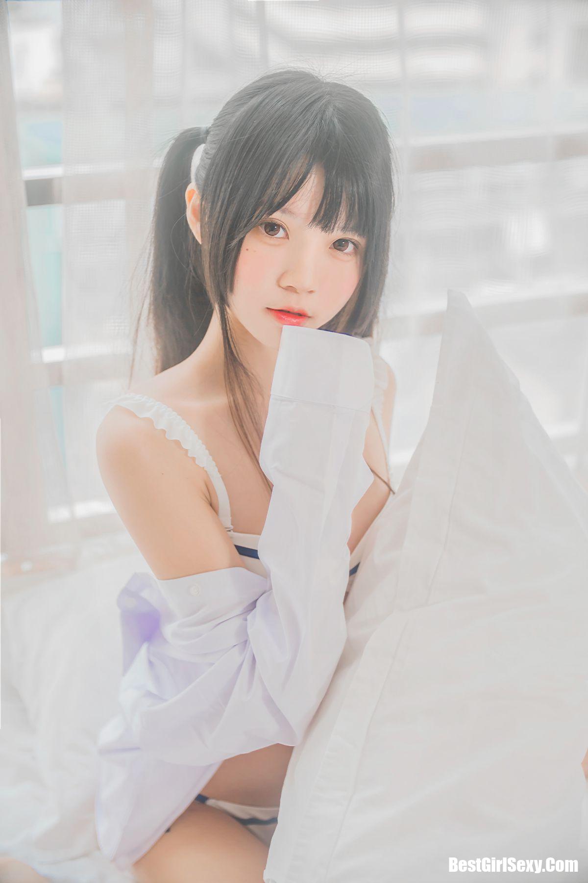 Coser@桜桃喵 Vol.073 白衬衫双马尾 17