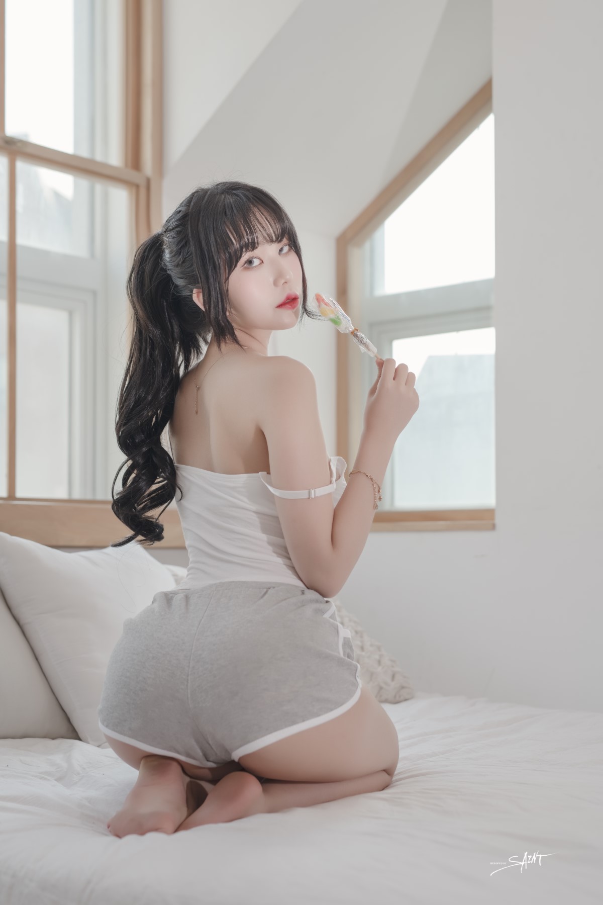 SaintPhotolife Vol 011 Yuna 유나 Love On Top 0031 8150207973.jpg