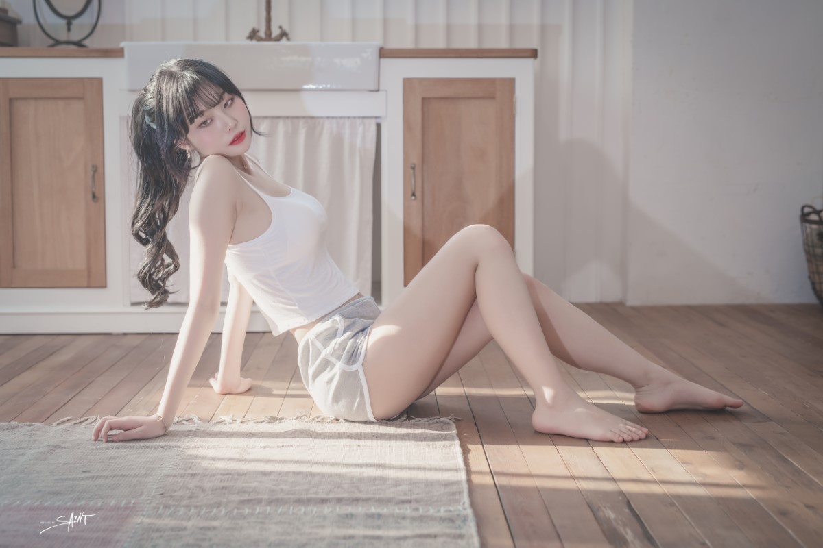 SaintPhotolife Vol 011 Yuna 유나 Love On Top 0034 7259457360.jpg