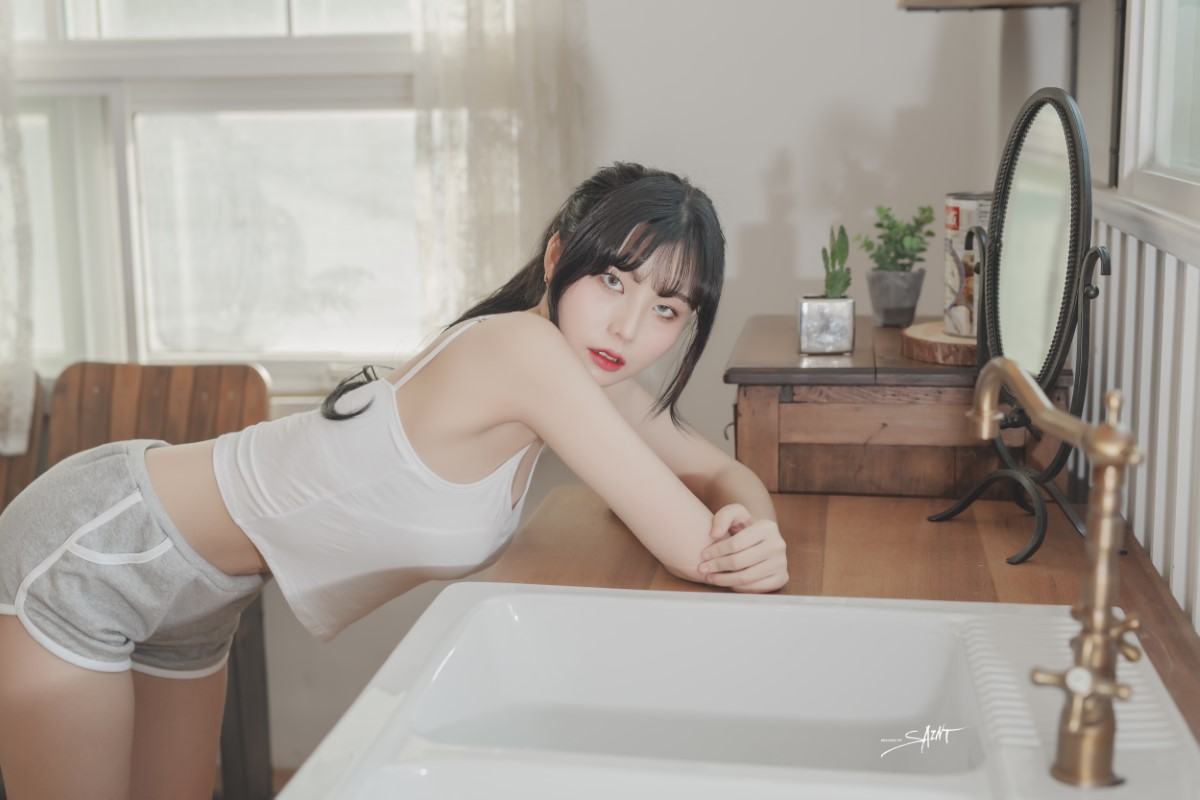 SaintPhotolife Vol 011 Yuna 유나 Love On Top 0038 8347043979.jpg