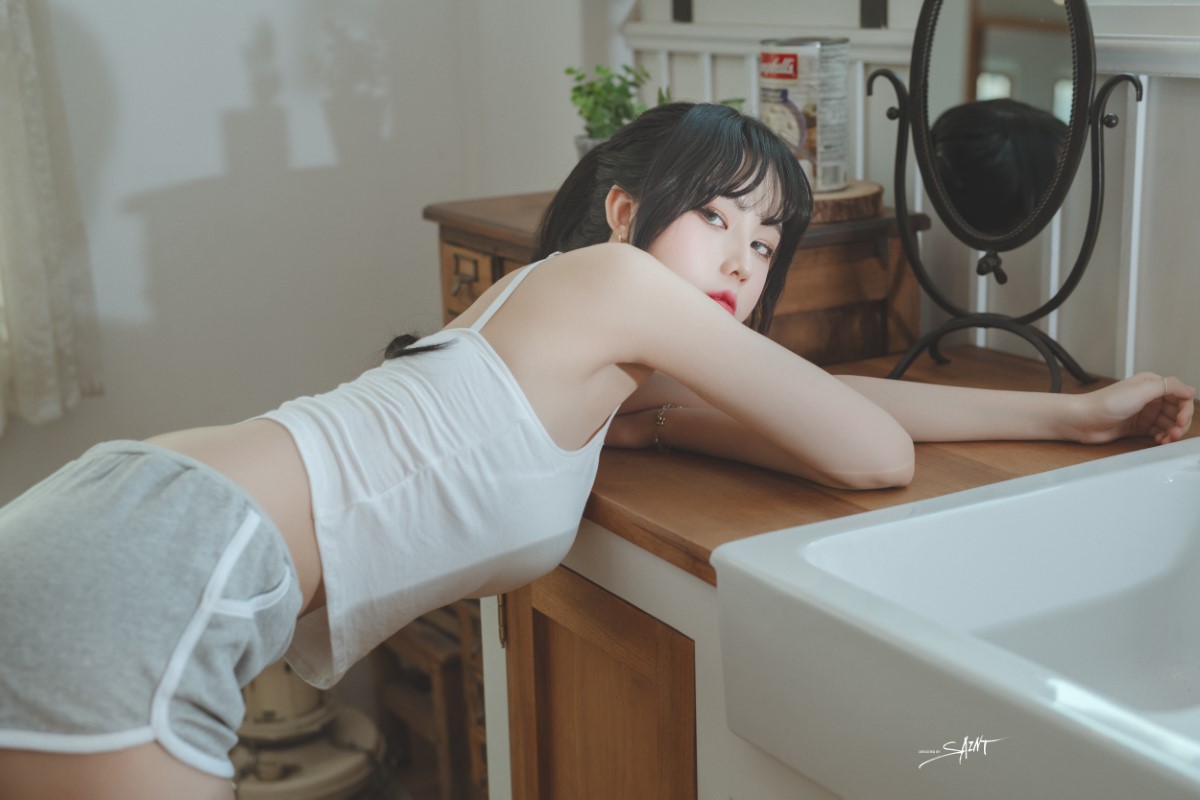 SaintPhotolife Vol 011 Yuna 유나 Love On Top 0039 0193703998.jpg