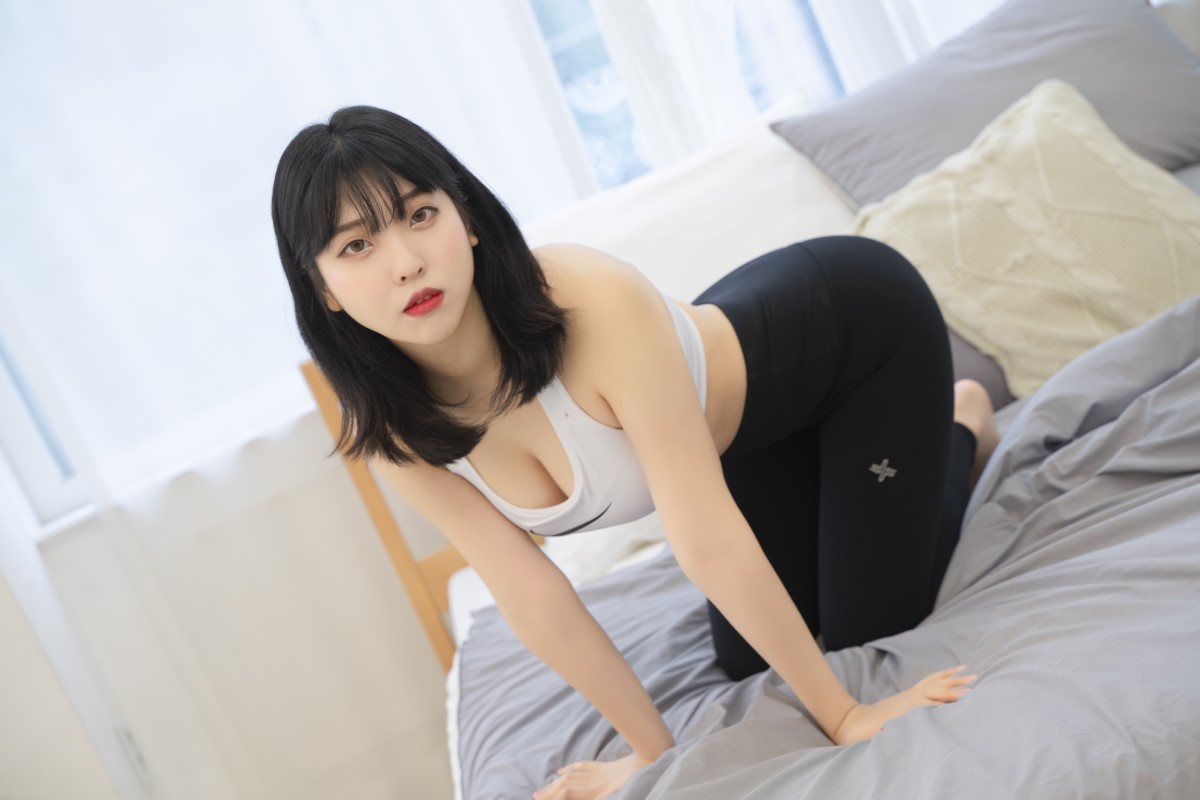 ROGLE Song Hana 송하나 Leggings 0002 3093956507.jpg